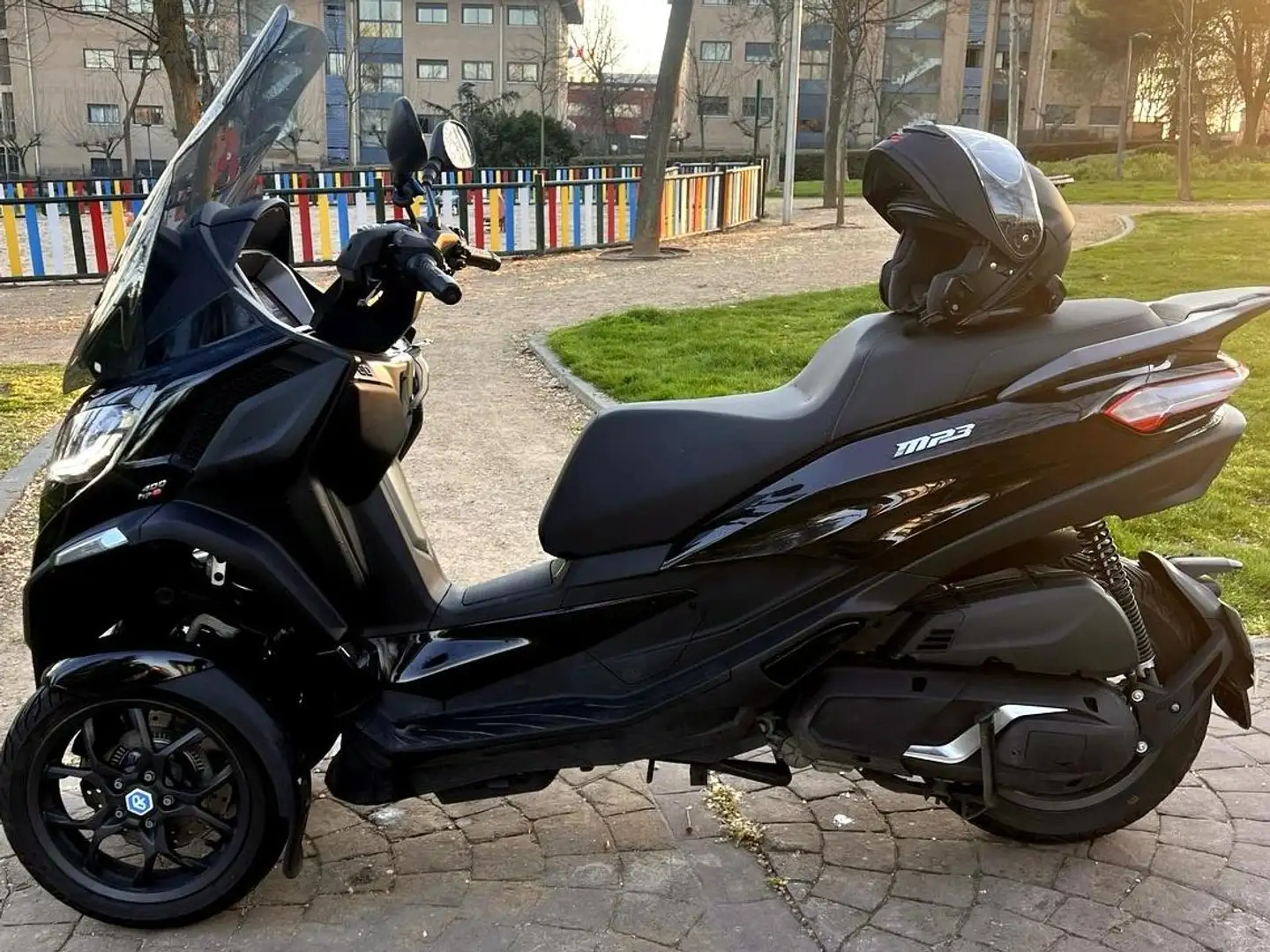 Piaggio MP3 400 Negro - 2