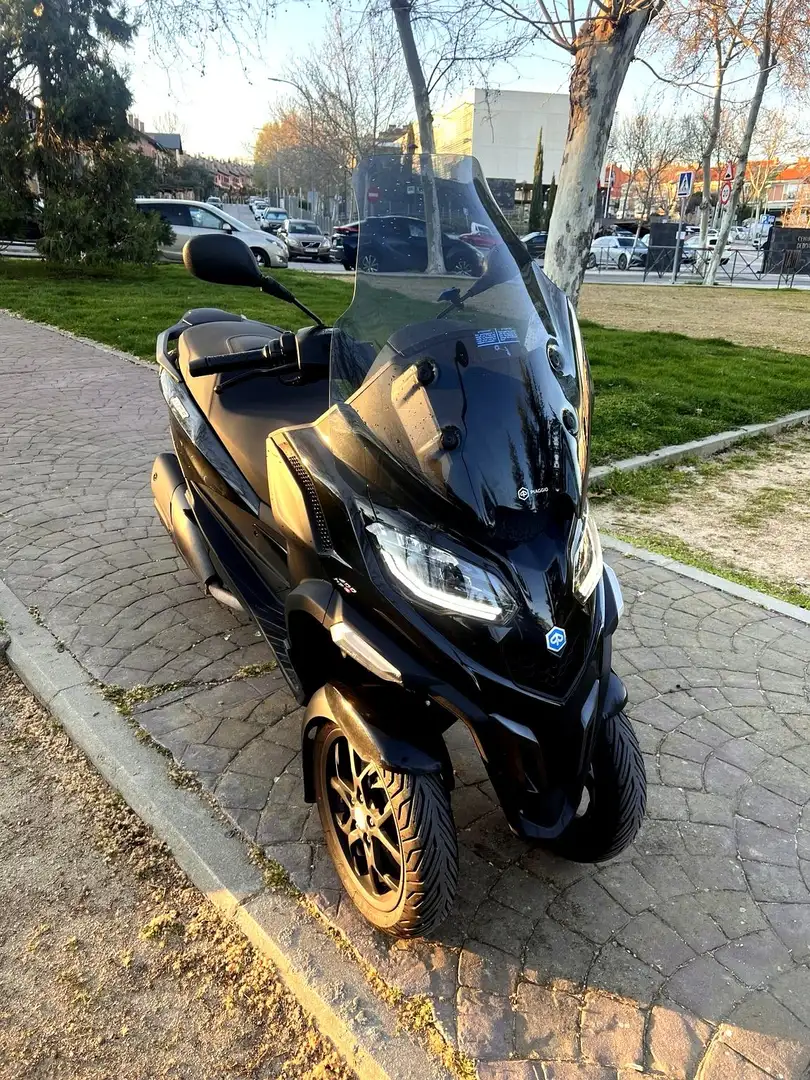 Piaggio MP3 400 Negro - 1