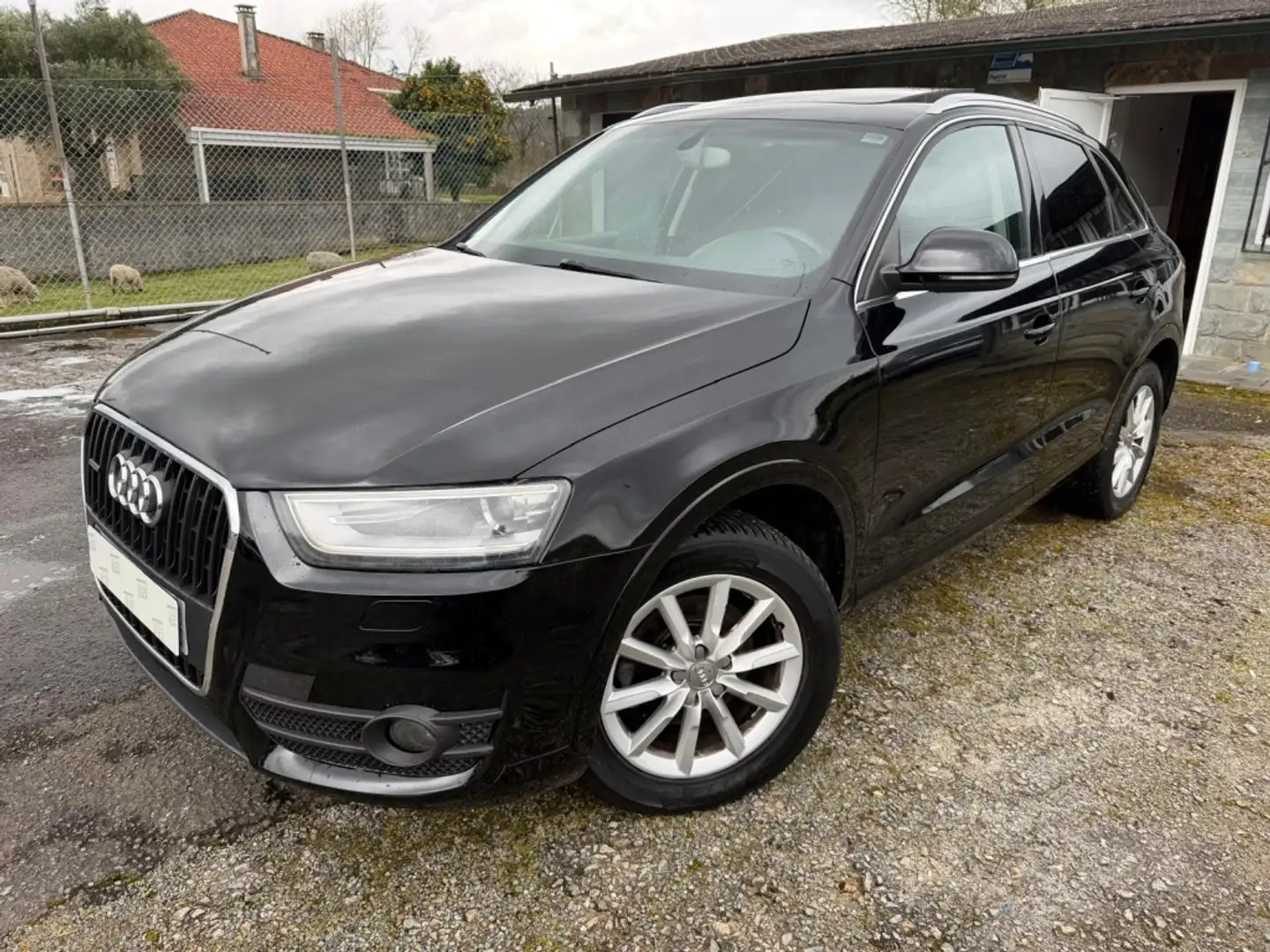 Audi Q3 2.0TDI Advance quattro S-Tronic 177 Schwarz - 1
