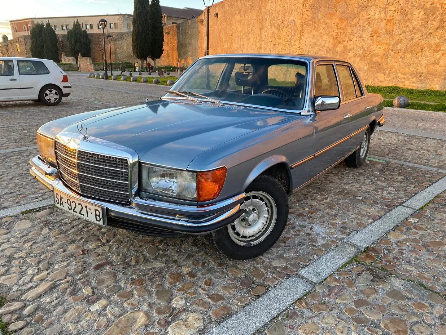 Mercedes-Benz 450 siva - 1