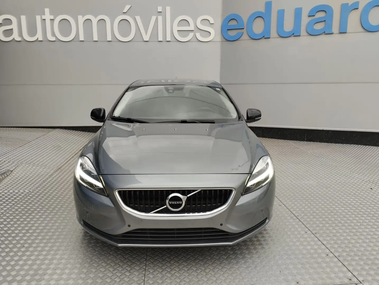 Volvo V40 D2 Momentum Aut. 120 Gris - 2