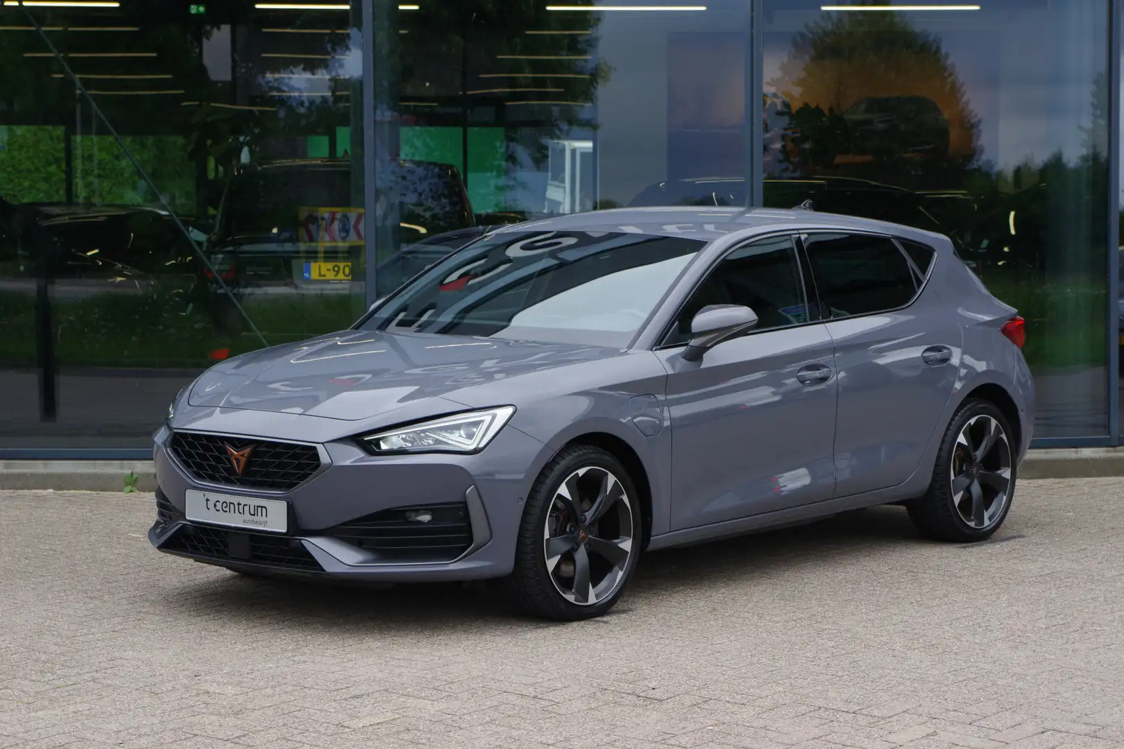 CUPRA Leon 1.4 e-Hybrid VZ 245 PK Adrenaline PHEV, Stoelverwa Grijs - 1