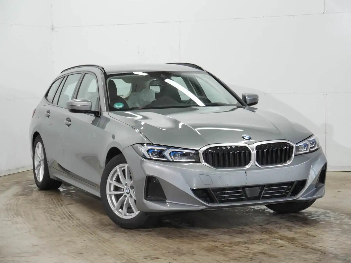 BMW 318 i Touring Head-Up AHK LED RFK ACC + Stop&Go Shz Grau - 2