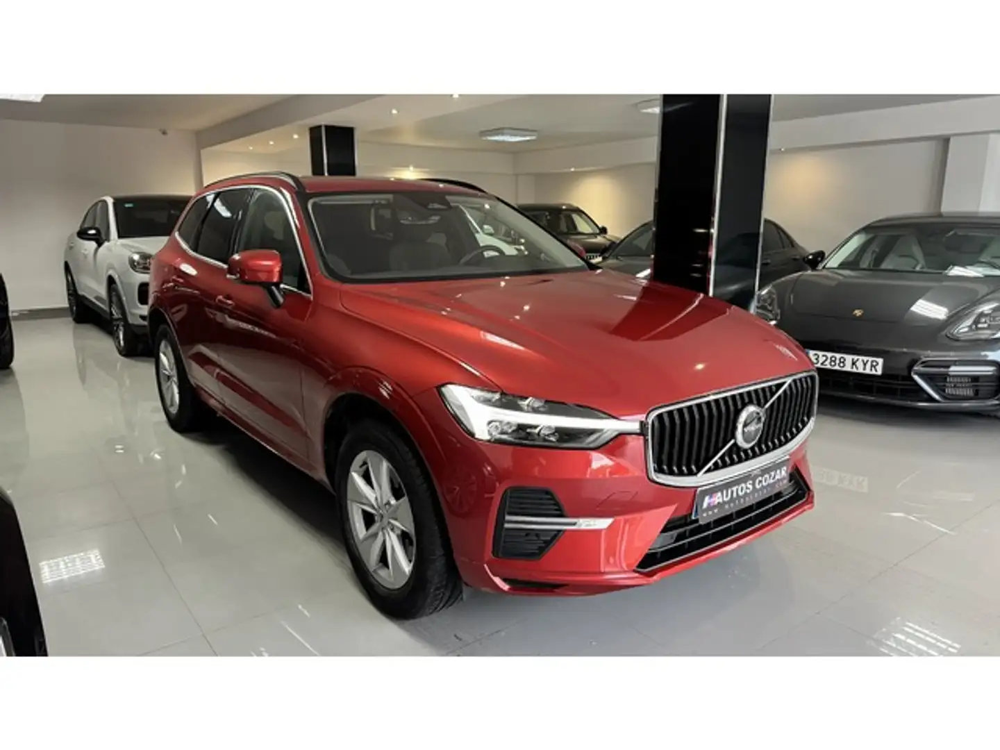 Volvo XC60 B4 Core FWD Aut. Rojo - 1