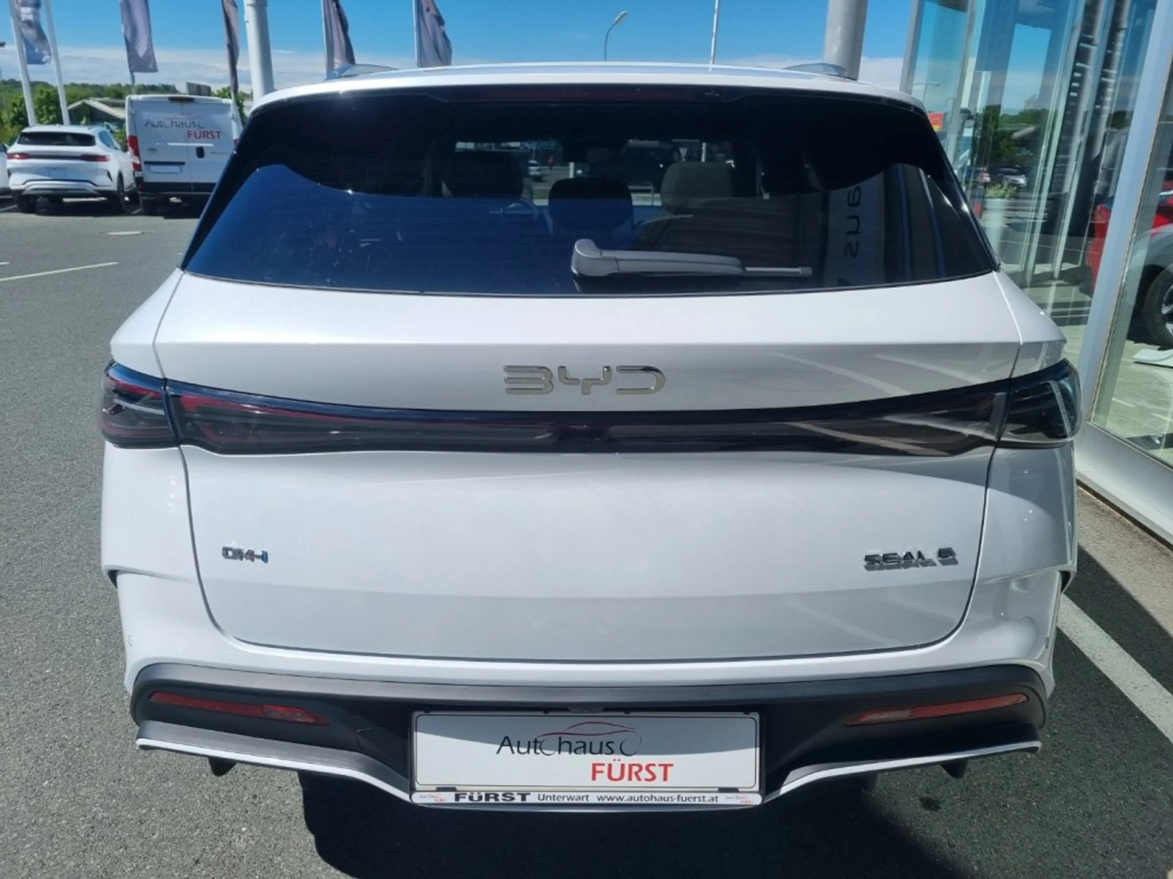 BYD Seal 6 DM-i Touring Comfort — photo 4