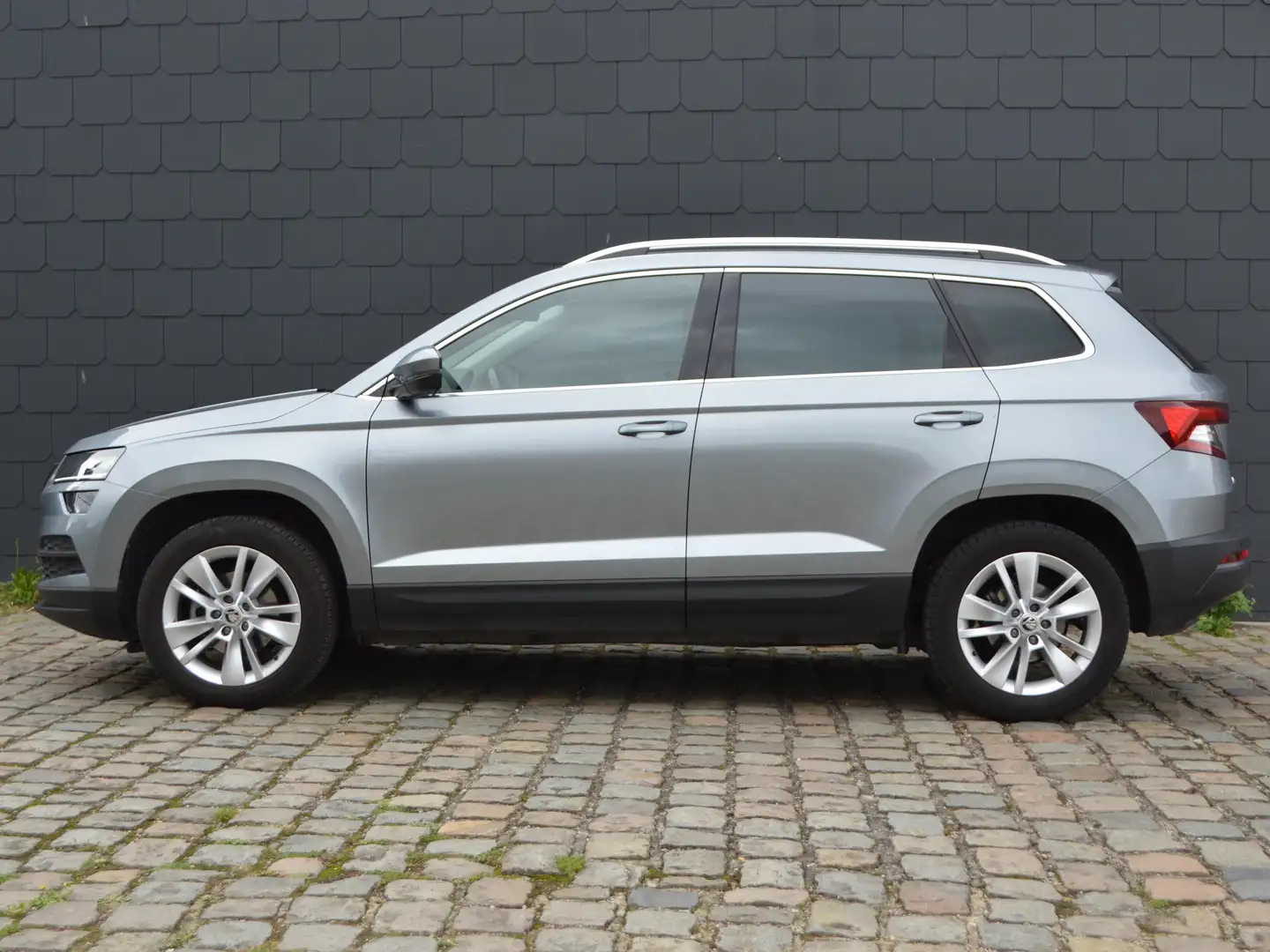 Skoda Karoq 🛑🆕🛑Karoq Opendak GPS 1HND CarPass Carnet Grijs - 2