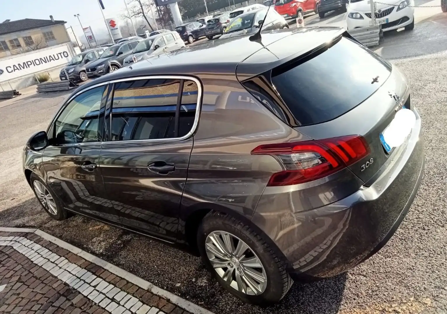 Peugeot 308 5p 1.2 puretech Allure Pack Grijs - 2