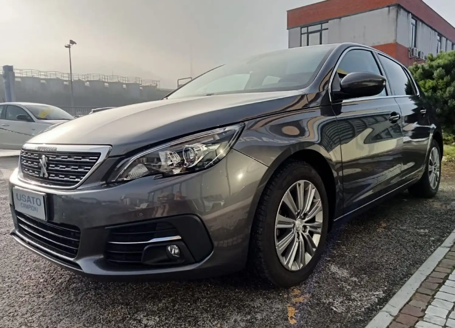 Peugeot 308 5p 1.2 puretech Allure Pack Grijs - 1