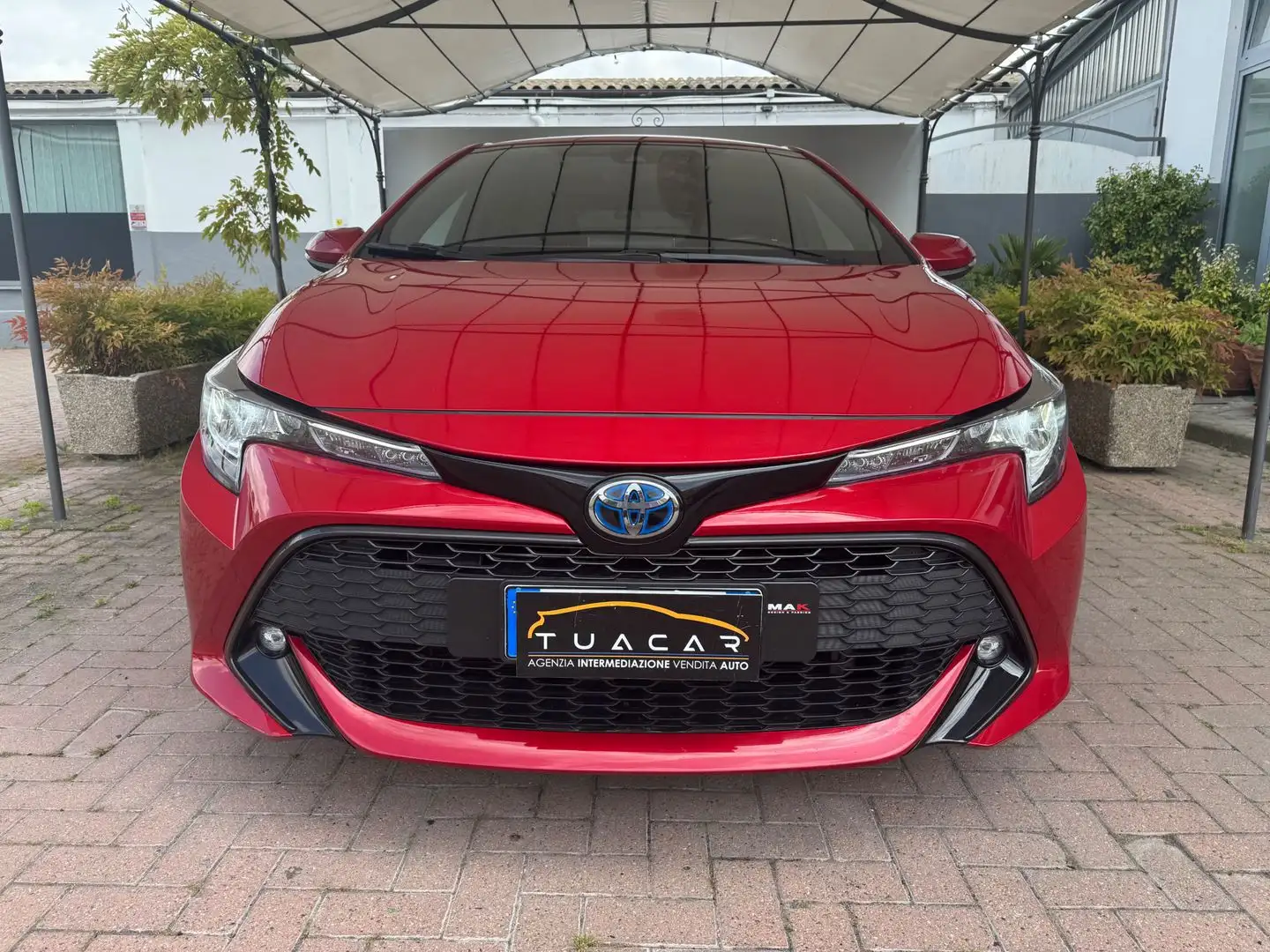 Toyota Corolla Business 2.0 VVT-i HEV crvena - 2