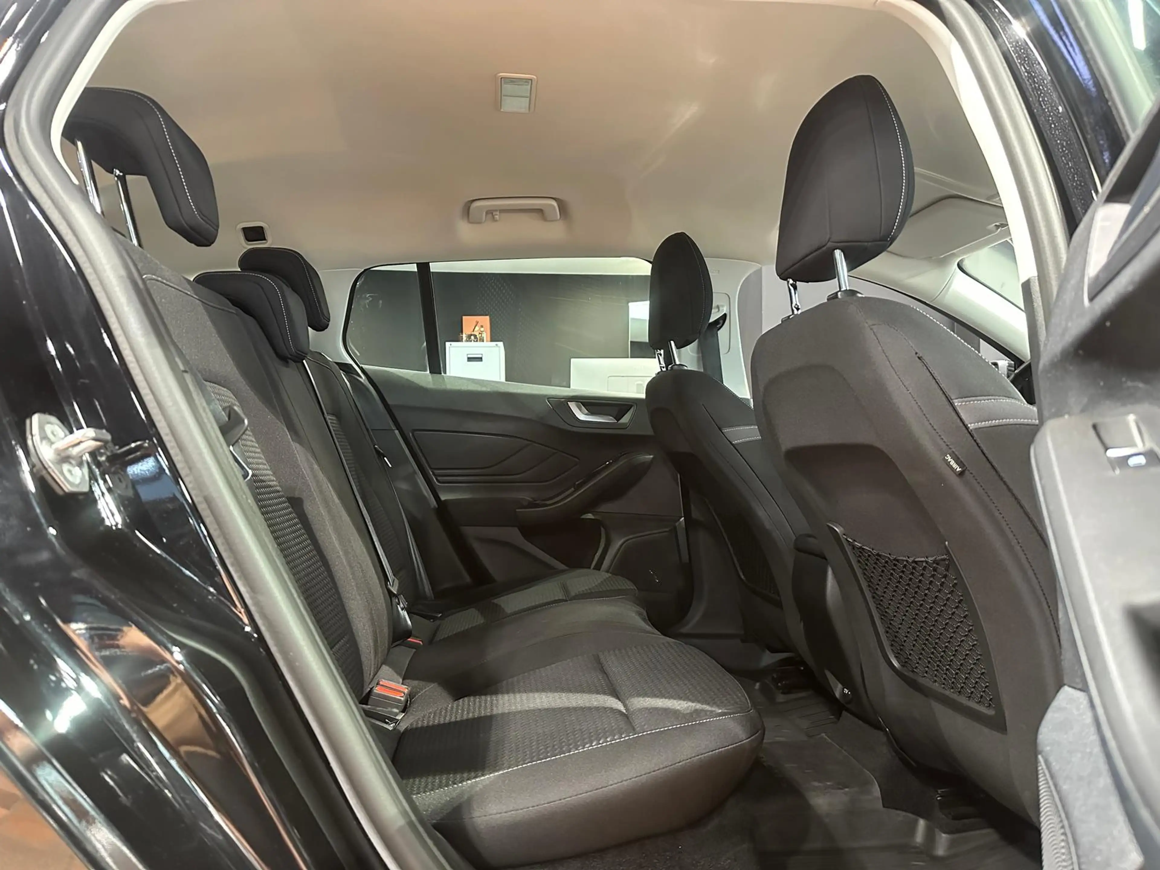 Ford Focus TURNIER 1.5 EB AT C&C NAVI KEYLESS SHZ — photo 15