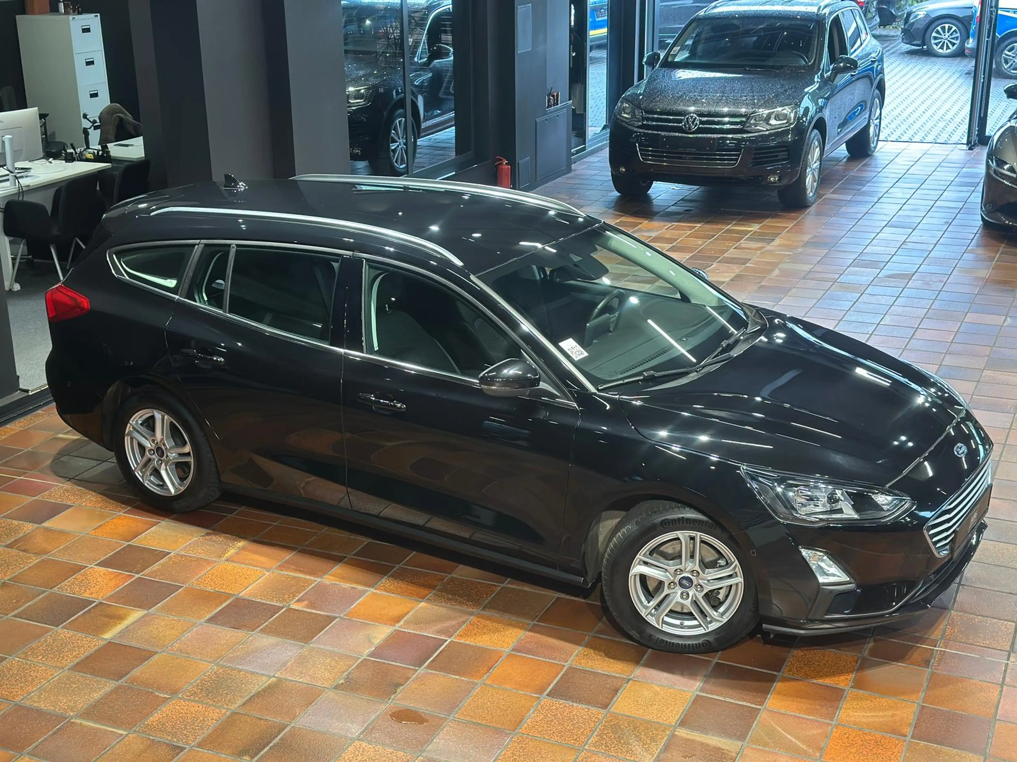 Ford Focus TURNIER 1.5 EB AT C&C NAVI KEYLESS SHZ — photo 12