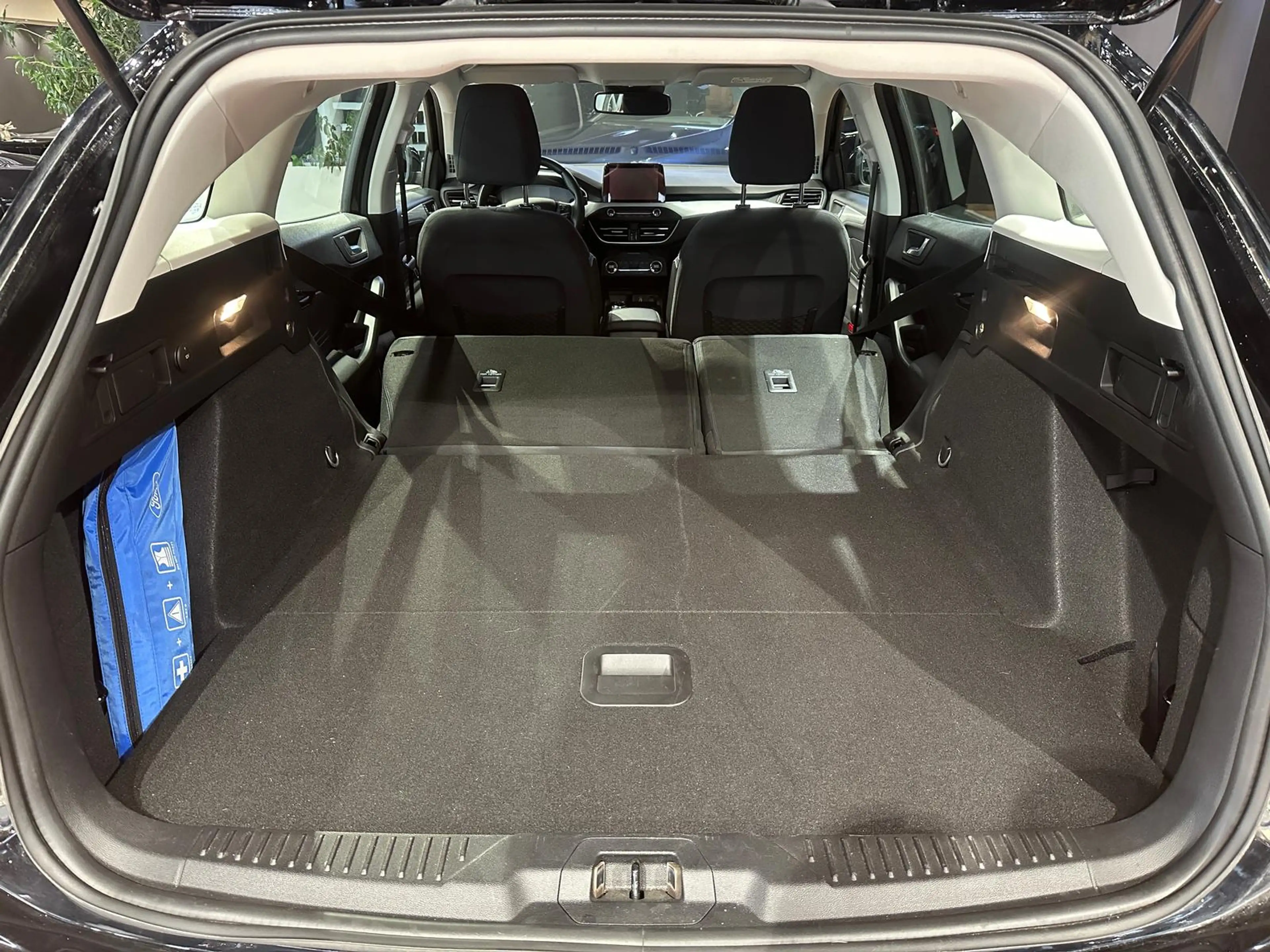 Ford Focus TURNIER 1.5 EB AT C&C NAVI KEYLESS SHZ — photo 7