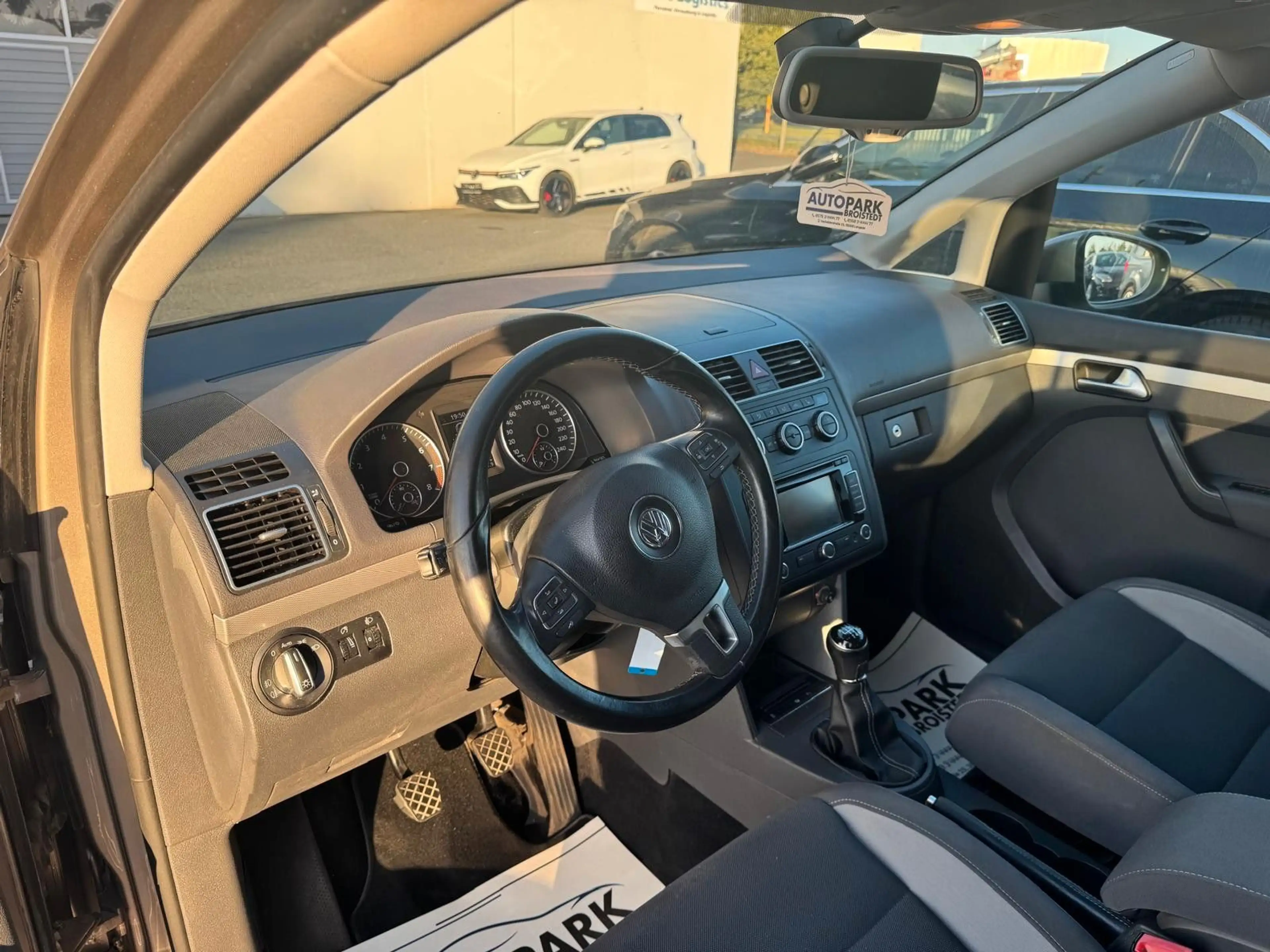 Volkswagen Touran Life SHZ/KLIMA/TEMPO/NAVI — photo 10