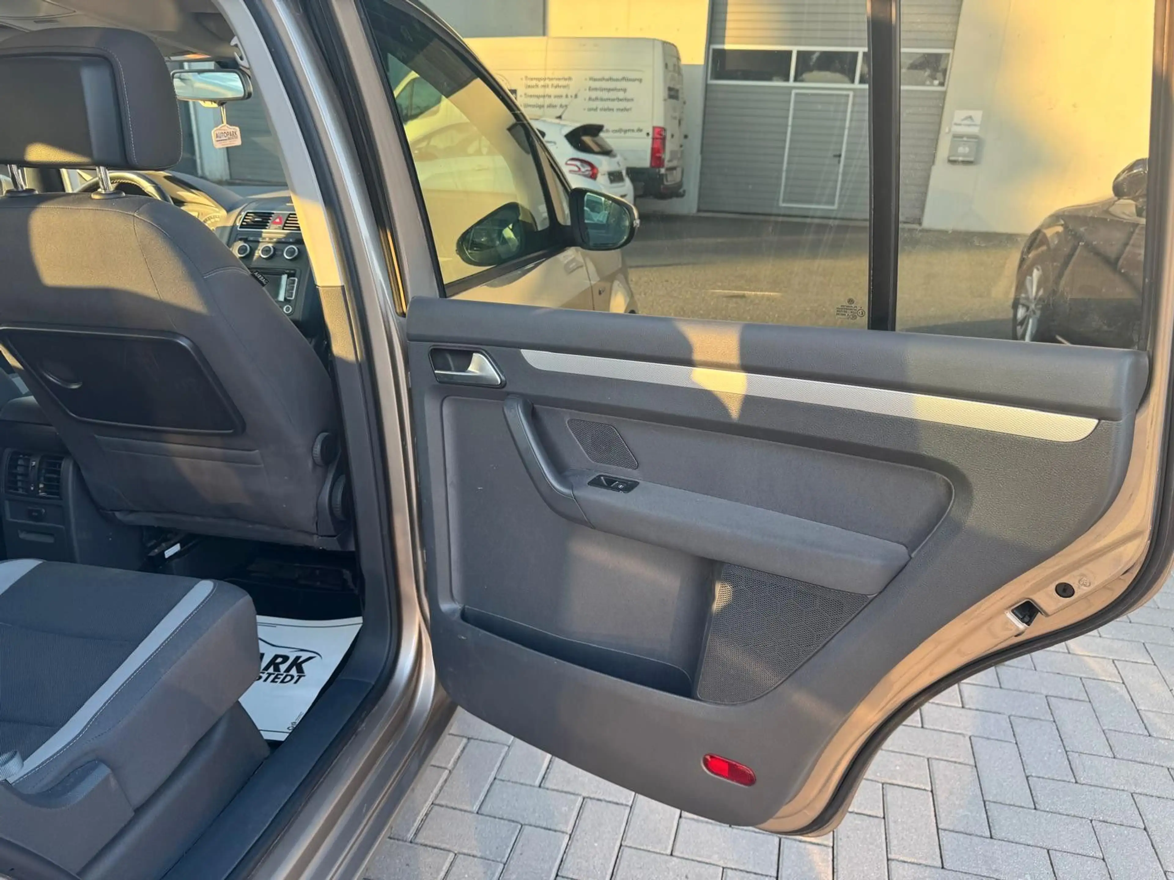 Volkswagen Touran Life SHZ/KLIMA/TEMPO/NAVI — photo 15