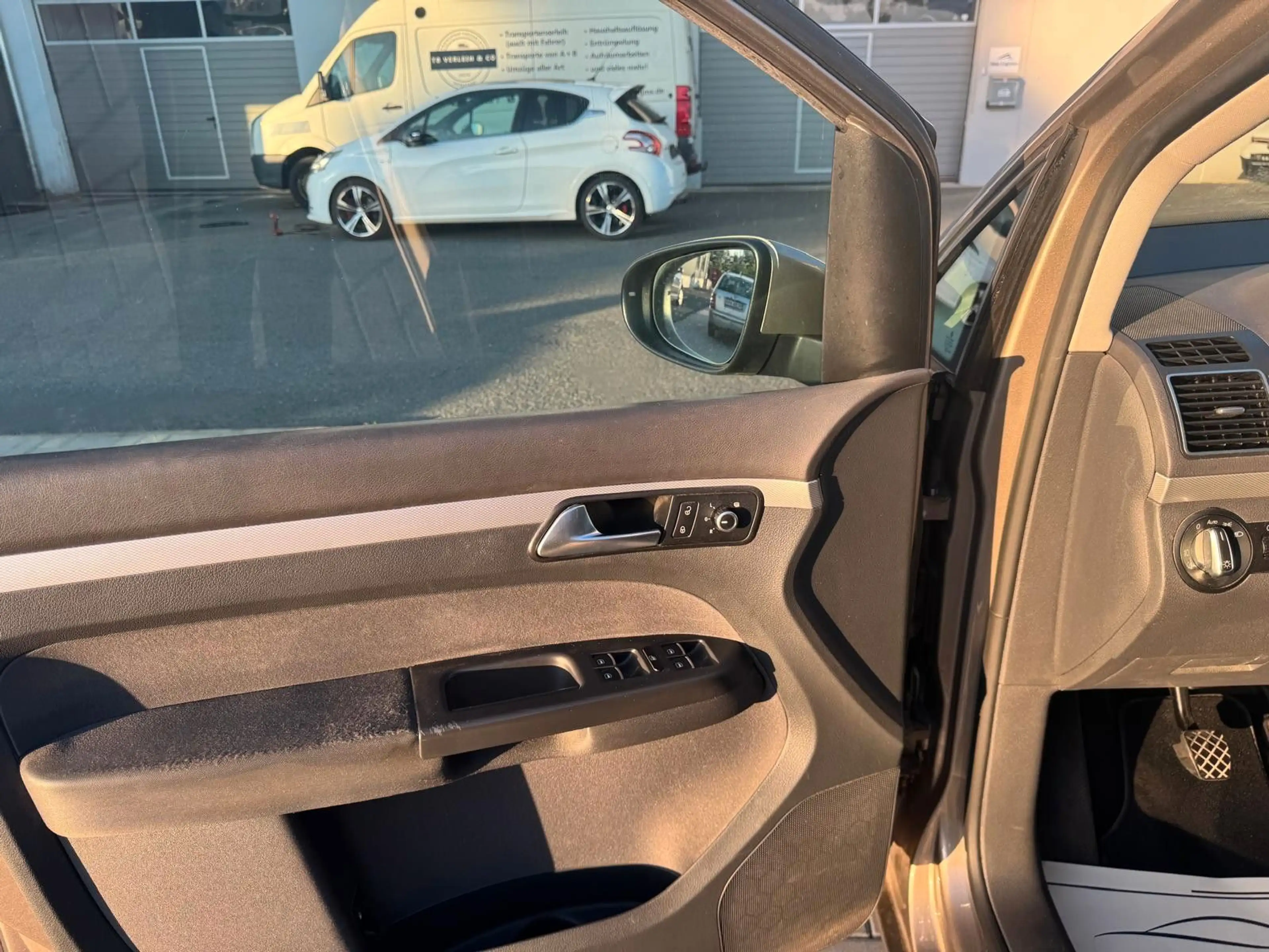 Volkswagen Touran Life SHZ/KLIMA/TEMPO/NAVI — photo 9