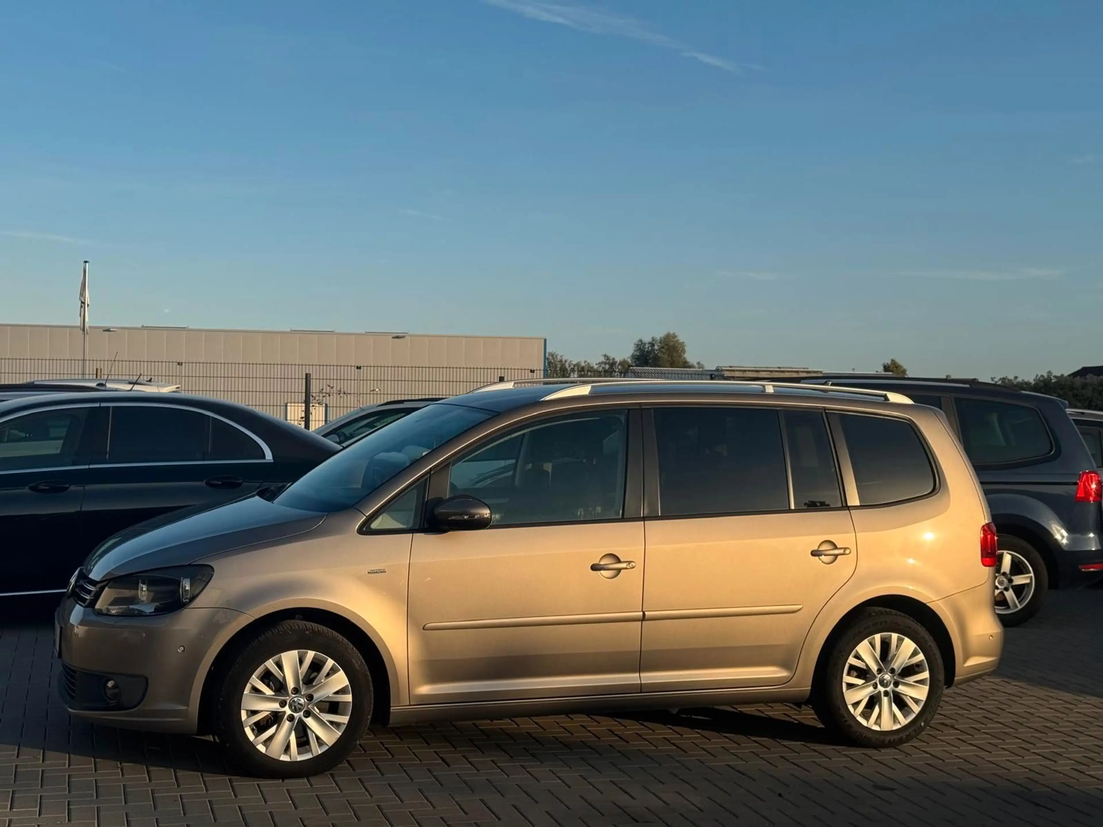 Volkswagen Touran Life SHZ/KLIMA/TEMPO/NAVI — photo 7