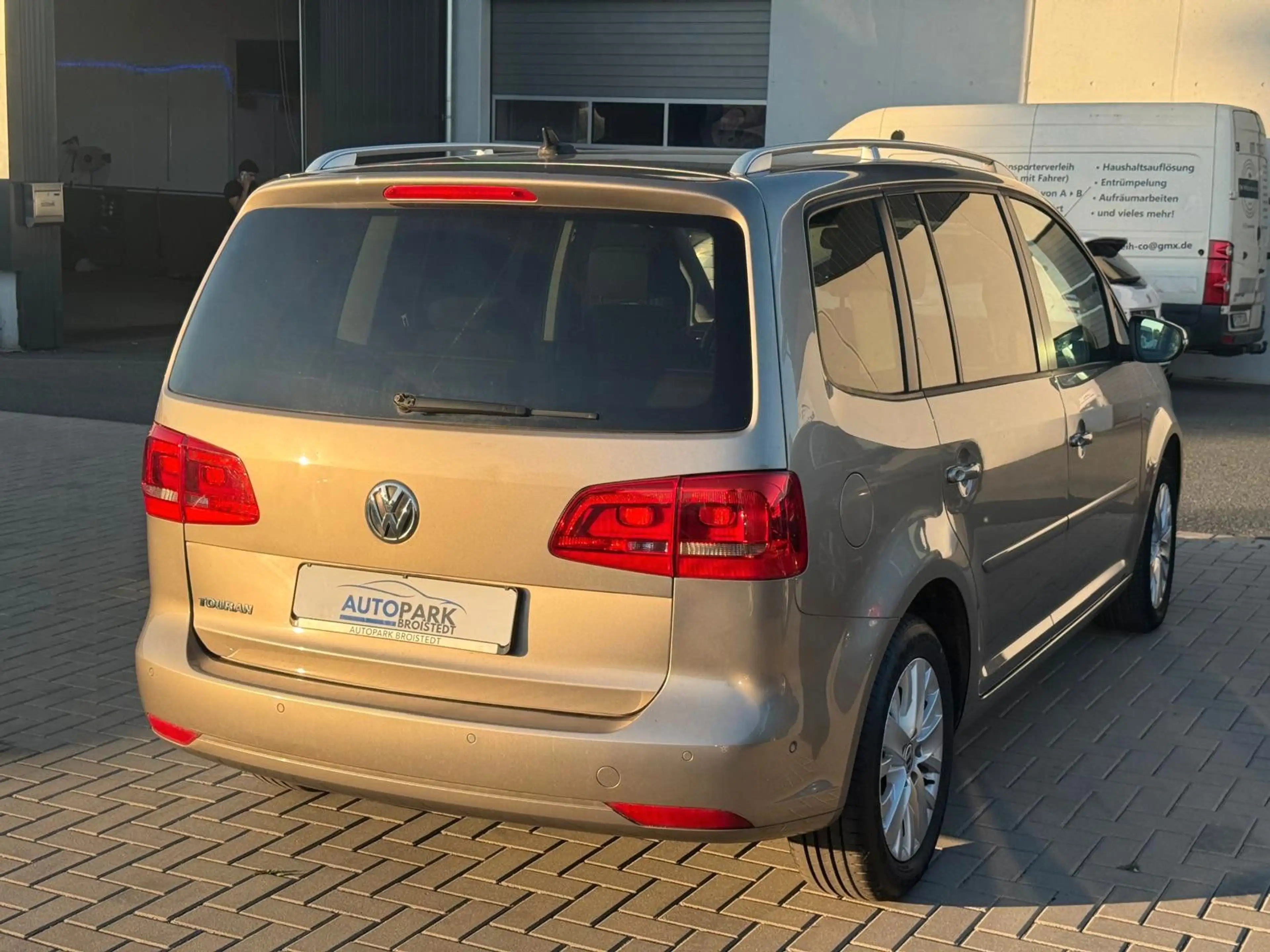 Volkswagen Touran Life SHZ/KLIMA/TEMPO/NAVI — photo 4