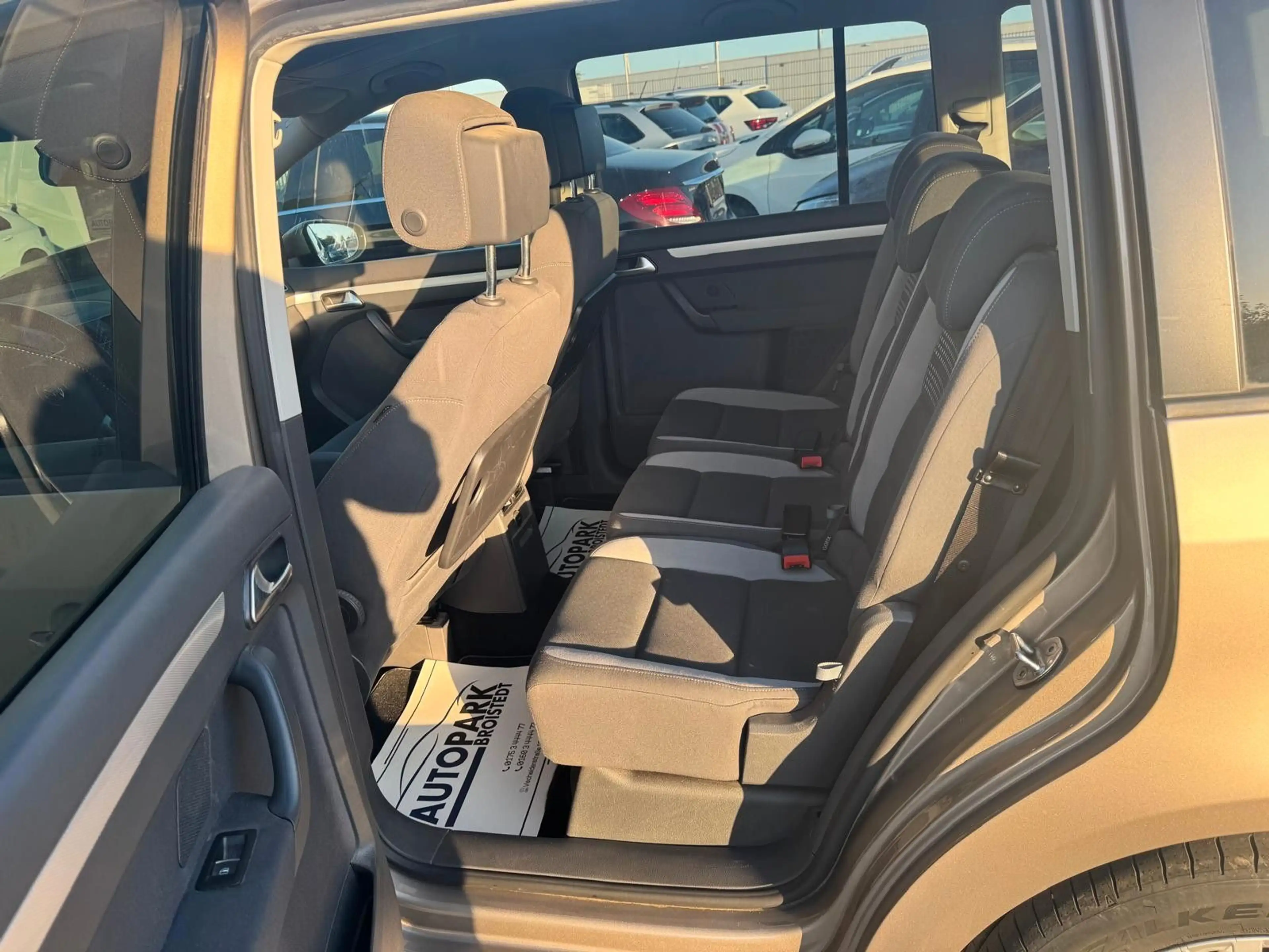 Volkswagen Touran Life SHZ/KLIMA/TEMPO/NAVI — photo 11