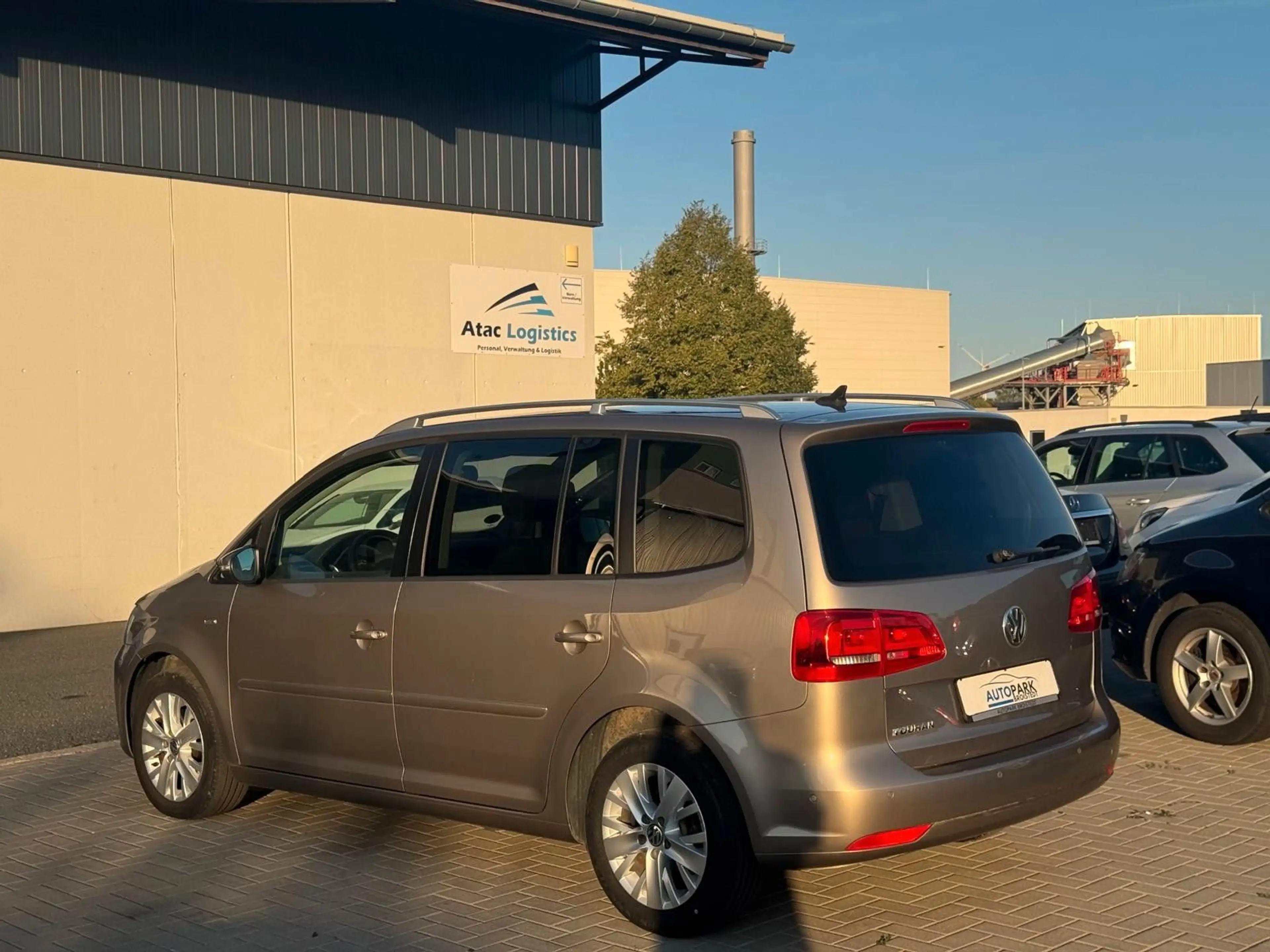 Volkswagen Touran Life SHZ/KLIMA/TEMPO/NAVI — photo 6