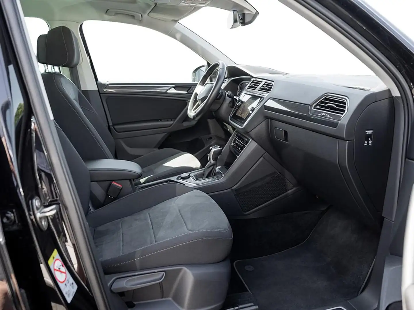 Volkswagen Tiguan 2.0 TSI Elegance 4M DSG AHK Navi Pano Schwarz - 2