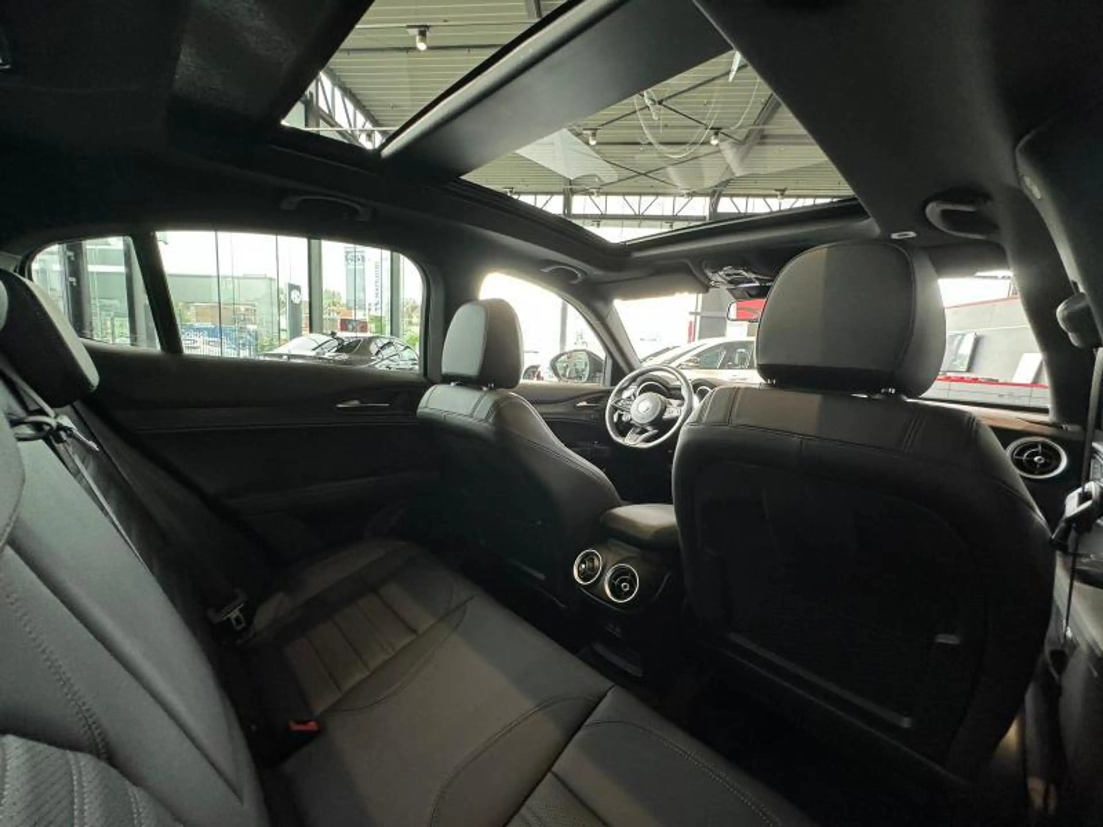 Alfa Romeo Stelvio Sprint — photo 13