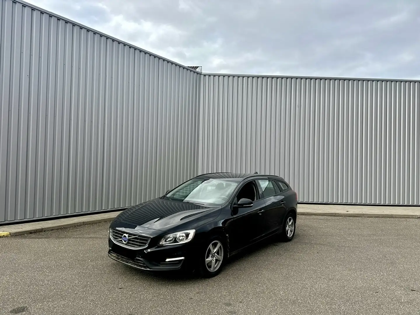 Volvo V60 V60 2.0 D2 Momentum Noir - 1