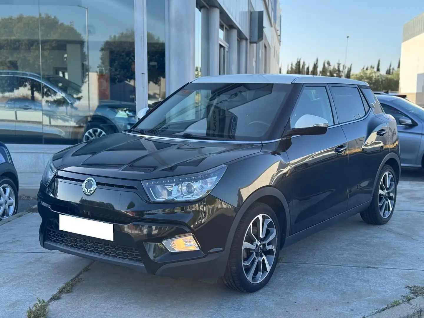SsangYong Tivoli D16T Premium 4x2 Negro - 1