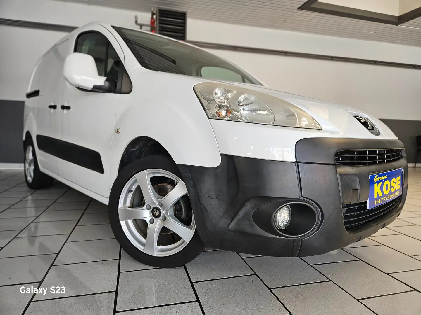 Peugeot Partner 1.6 HDi L1H1 CLIMATISATION/2PLACES//CAR-PASS EURO5 Wit - 2