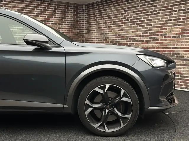 Cupra Formentor view 8