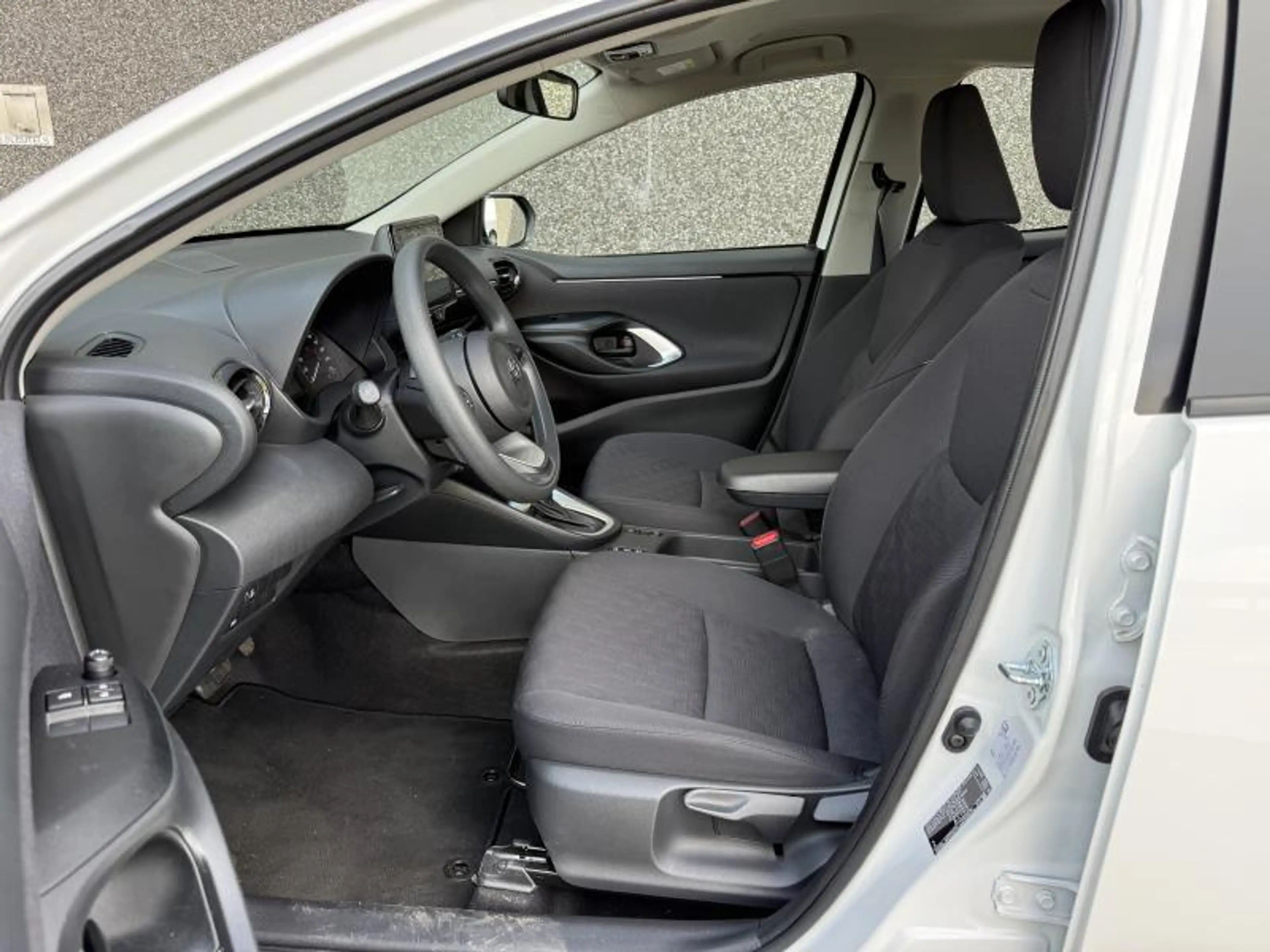 Toyota Yaris 1.5 Hybrid Dynamic — photo 9