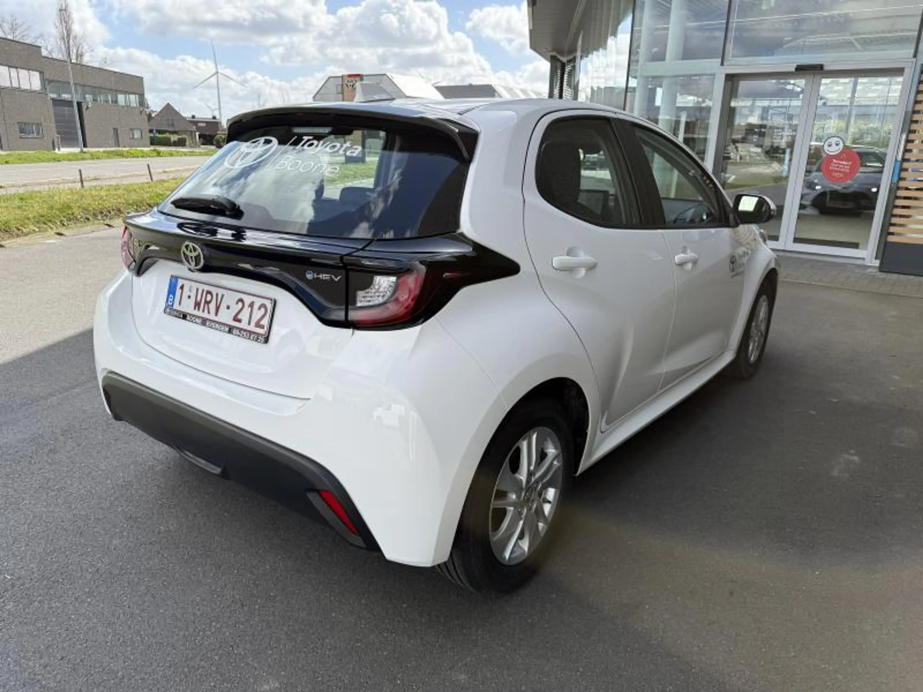 Toyota Yaris 1.5 Hybrid Dynamic — photo 7