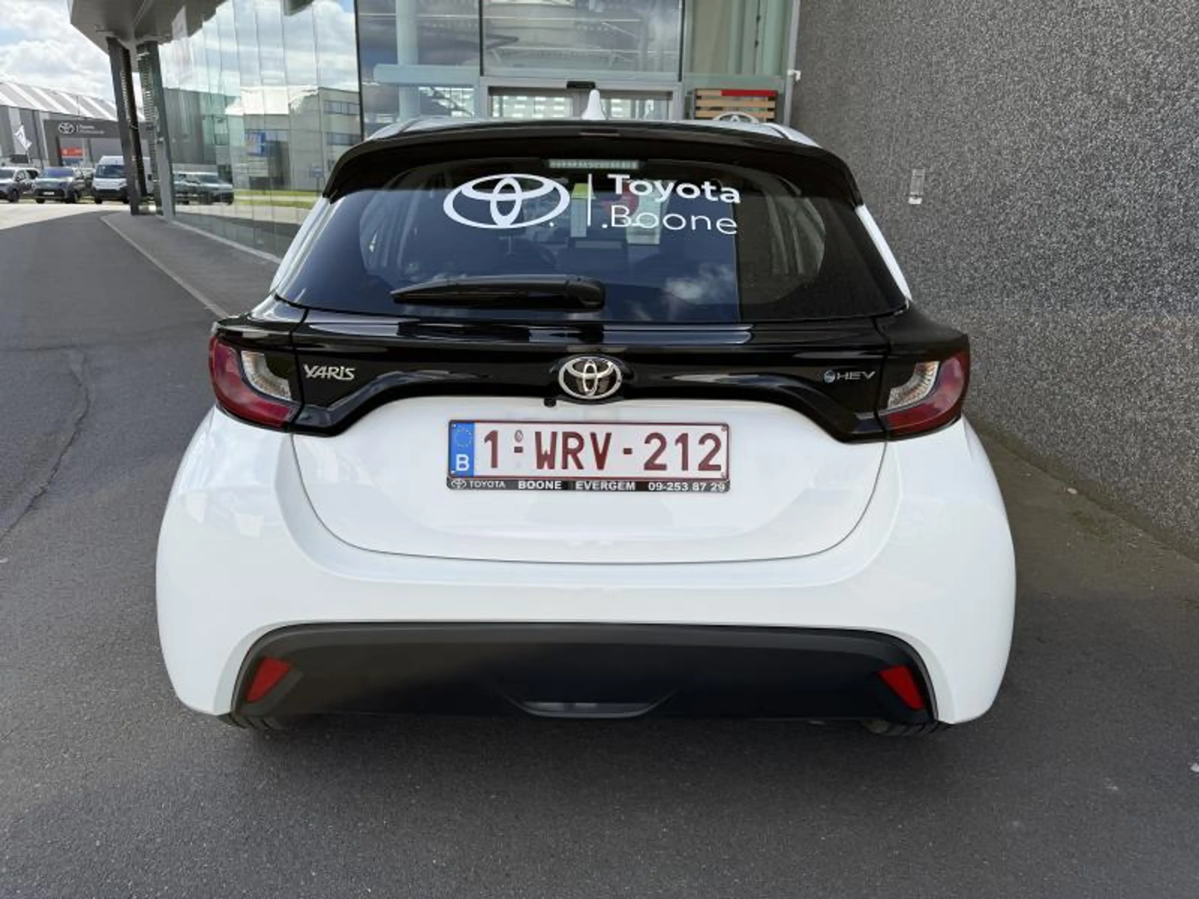 Toyota Yaris 1.5 Hybrid Dynamic — photo 6