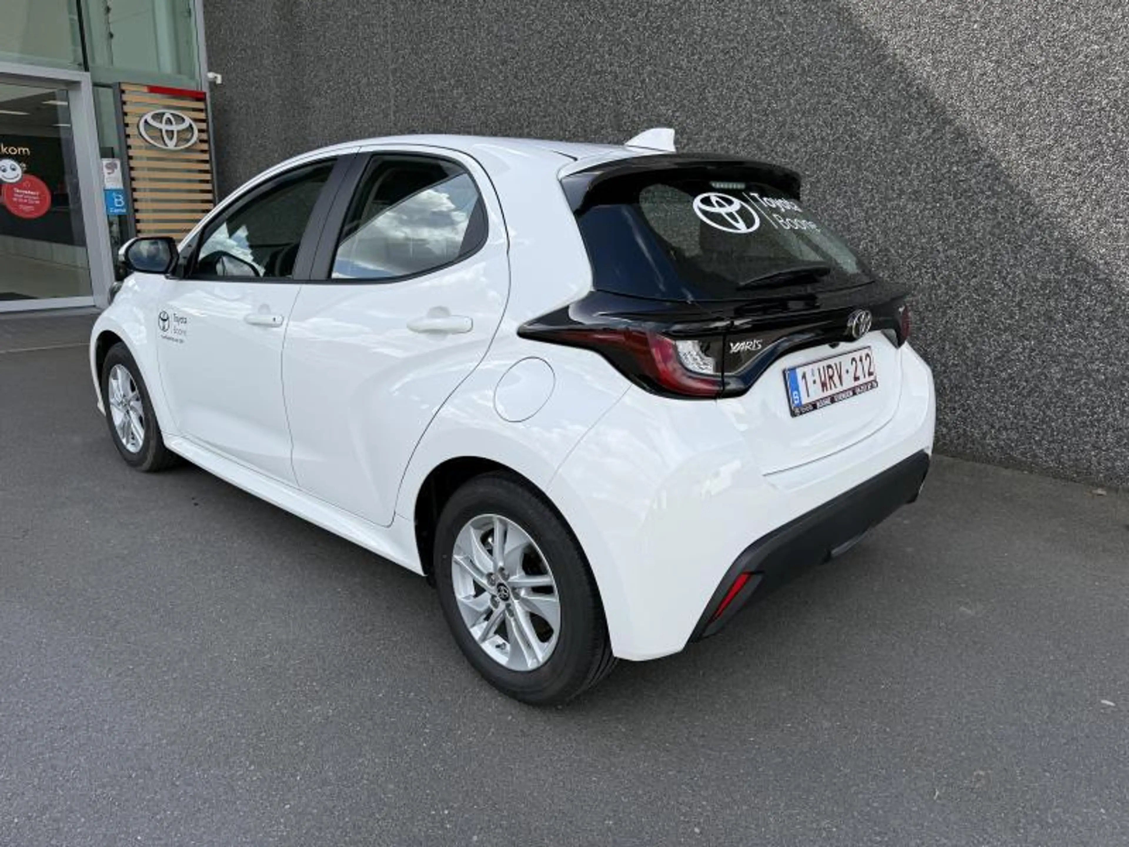 Toyota Yaris 1.5 Hybrid Dynamic — photo 5