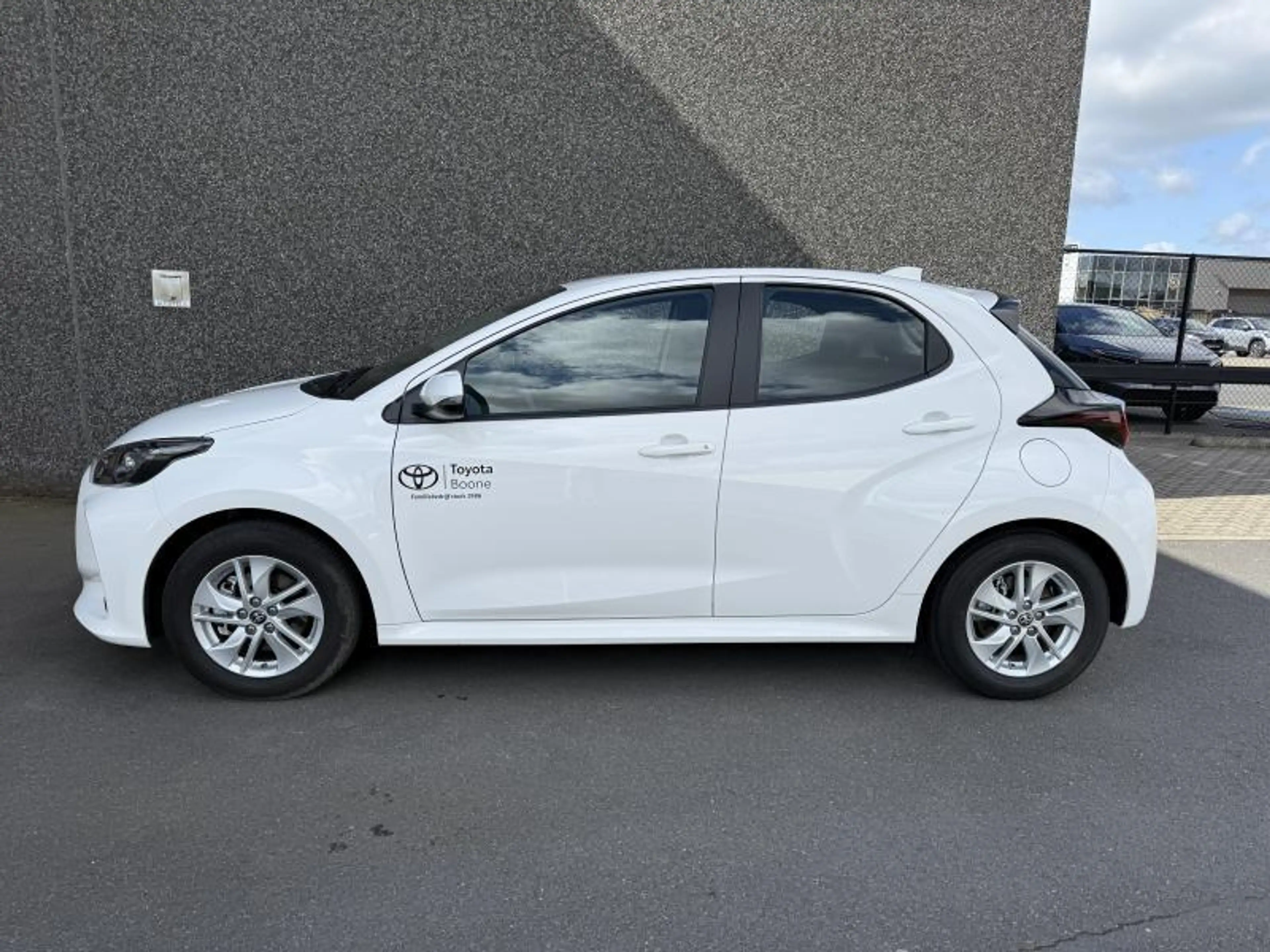 Toyota Yaris 1.5 Hybrid Dynamic — photo 3