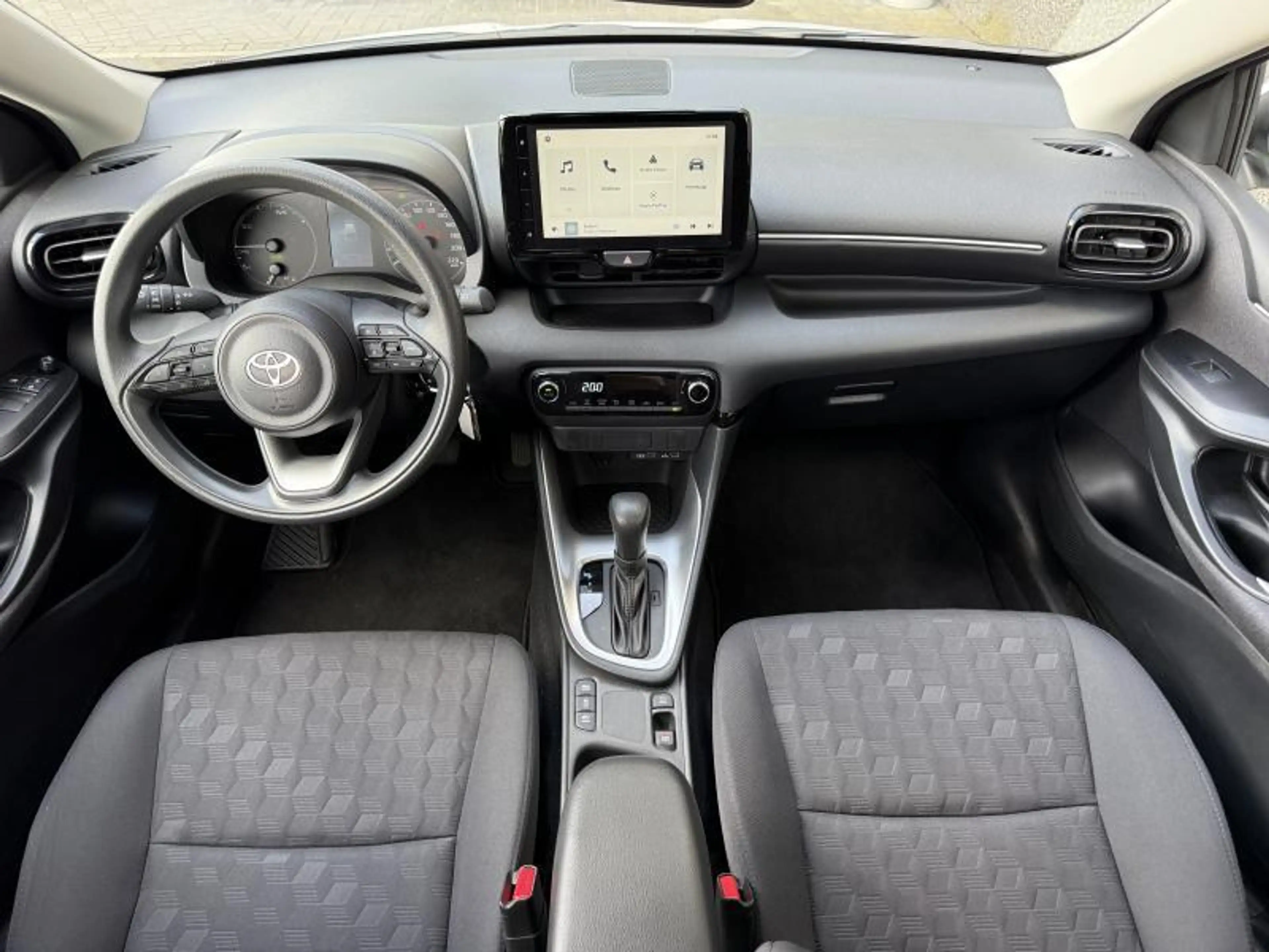 Toyota Yaris 1.5 Hybrid Dynamic — photo 12