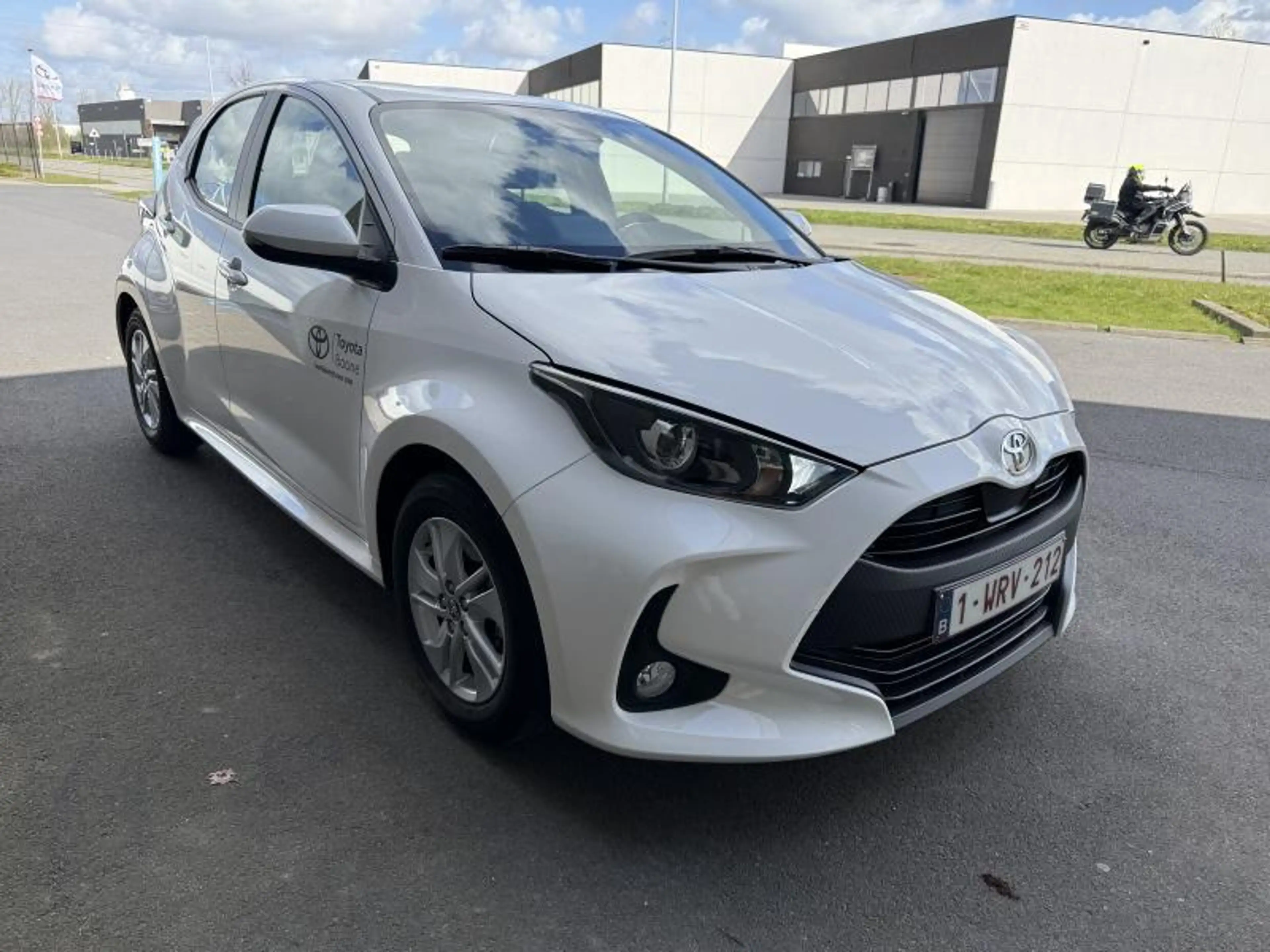 Toyota Yaris 1.5 Hybrid Dynamic — photo 4