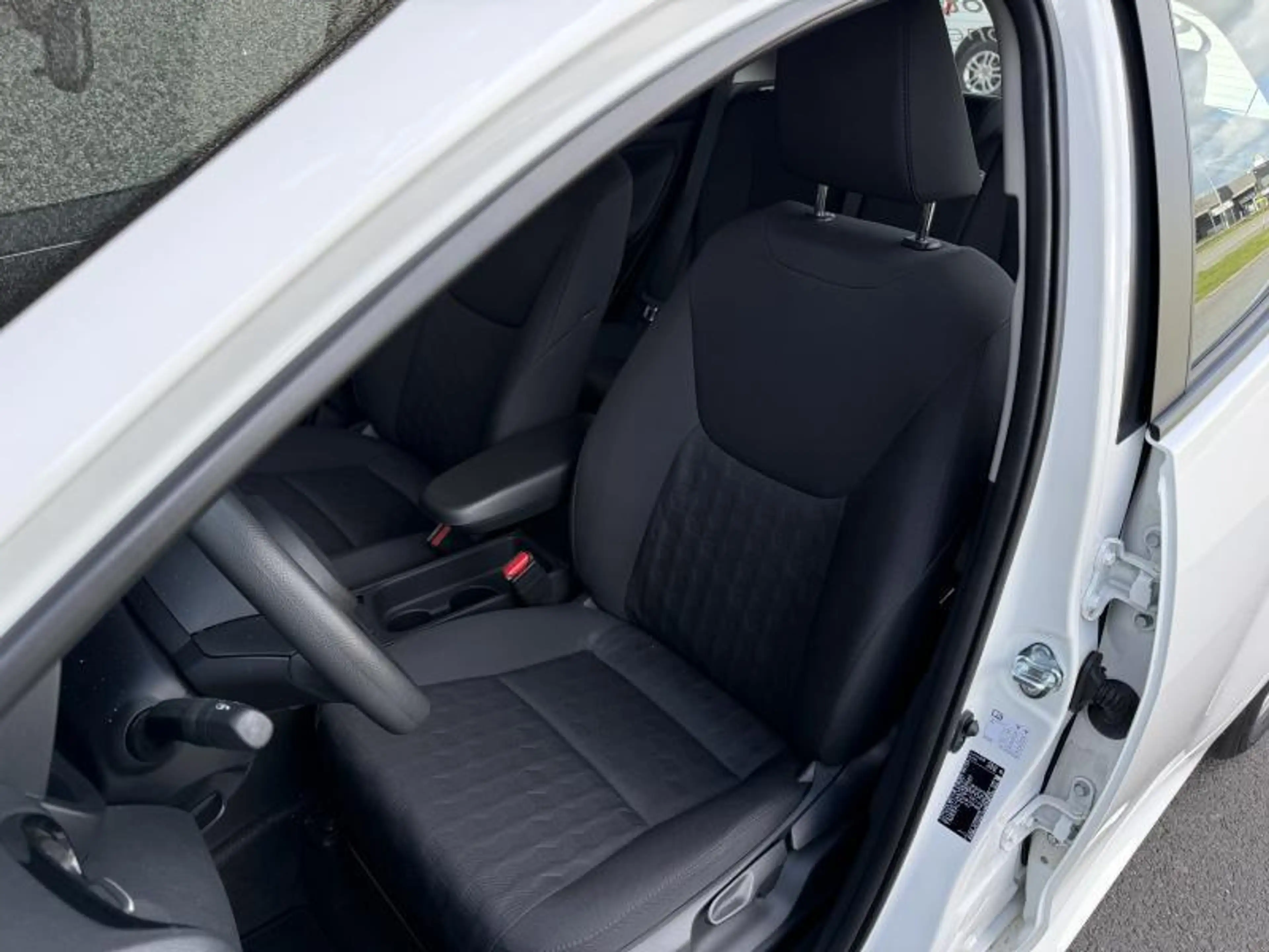 Toyota Yaris 1.5 Hybrid Dynamic — photo 10