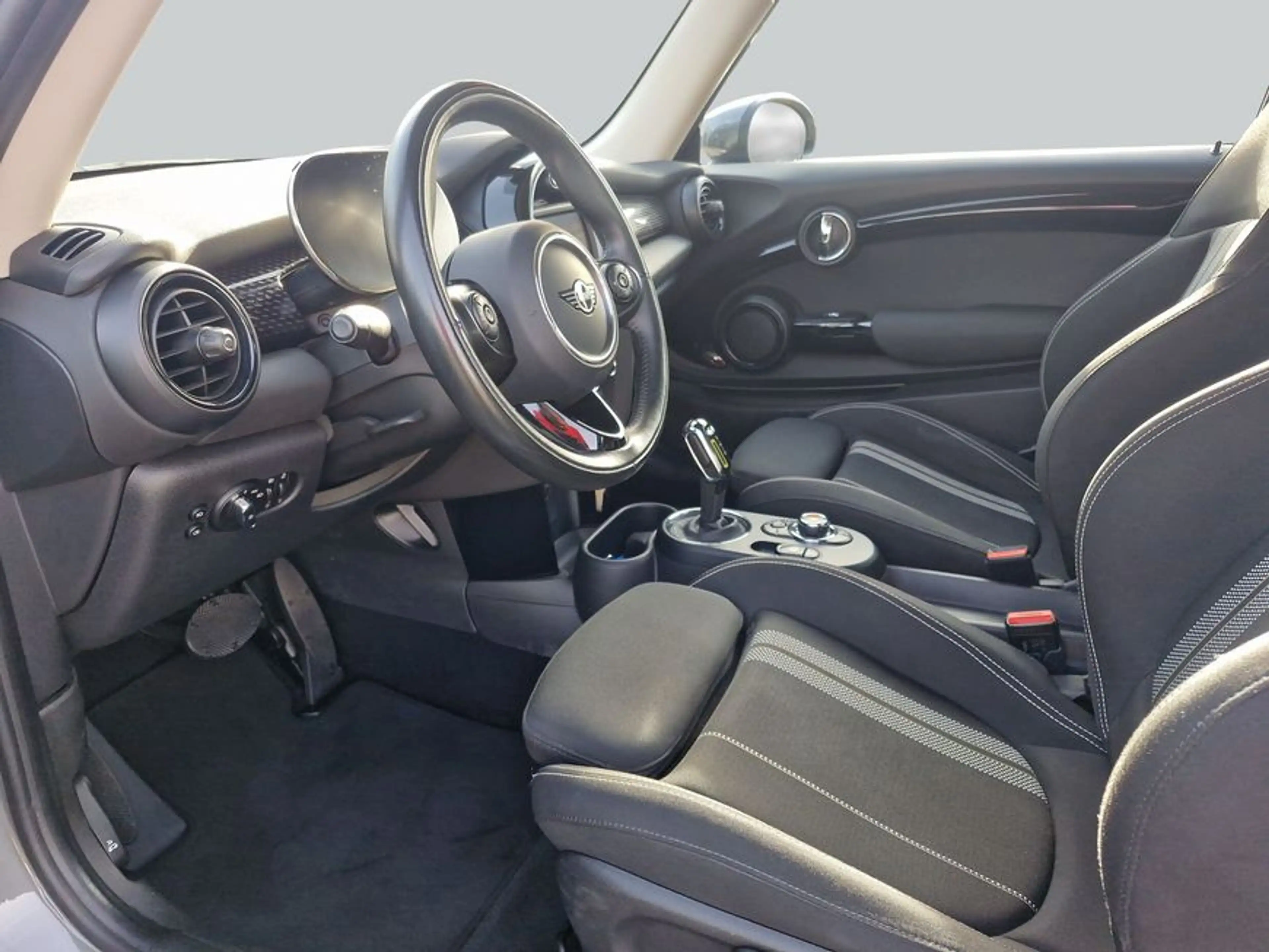 MINI Cooper SE Cooper SE Trim S — photo 11