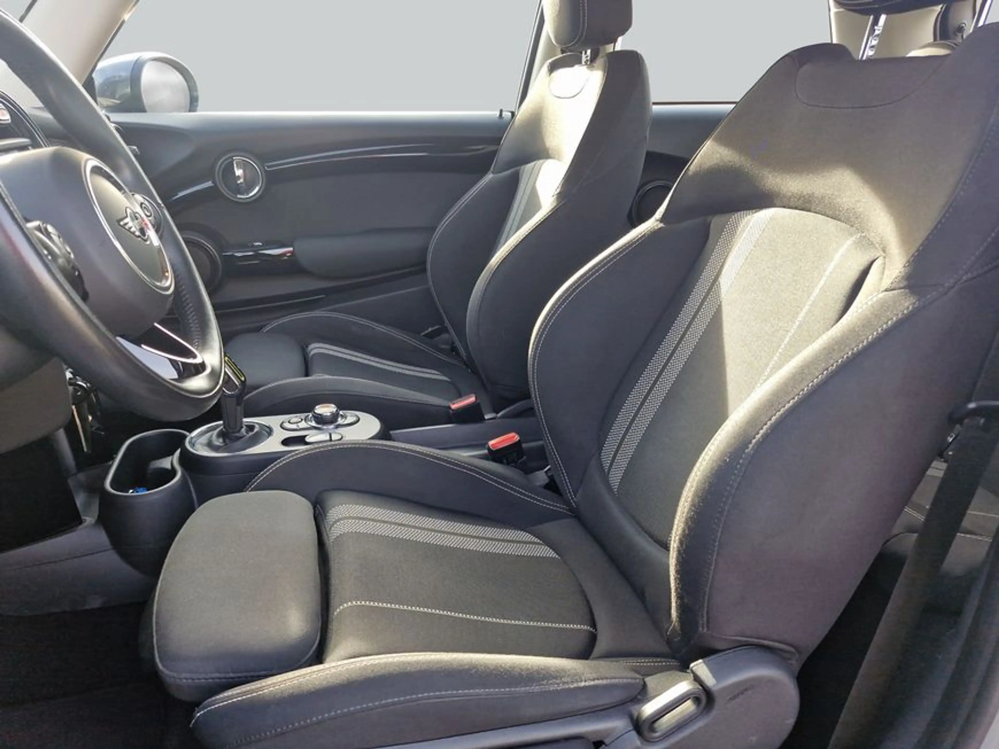 MINI Cooper SE Cooper SE Trim S — photo 12