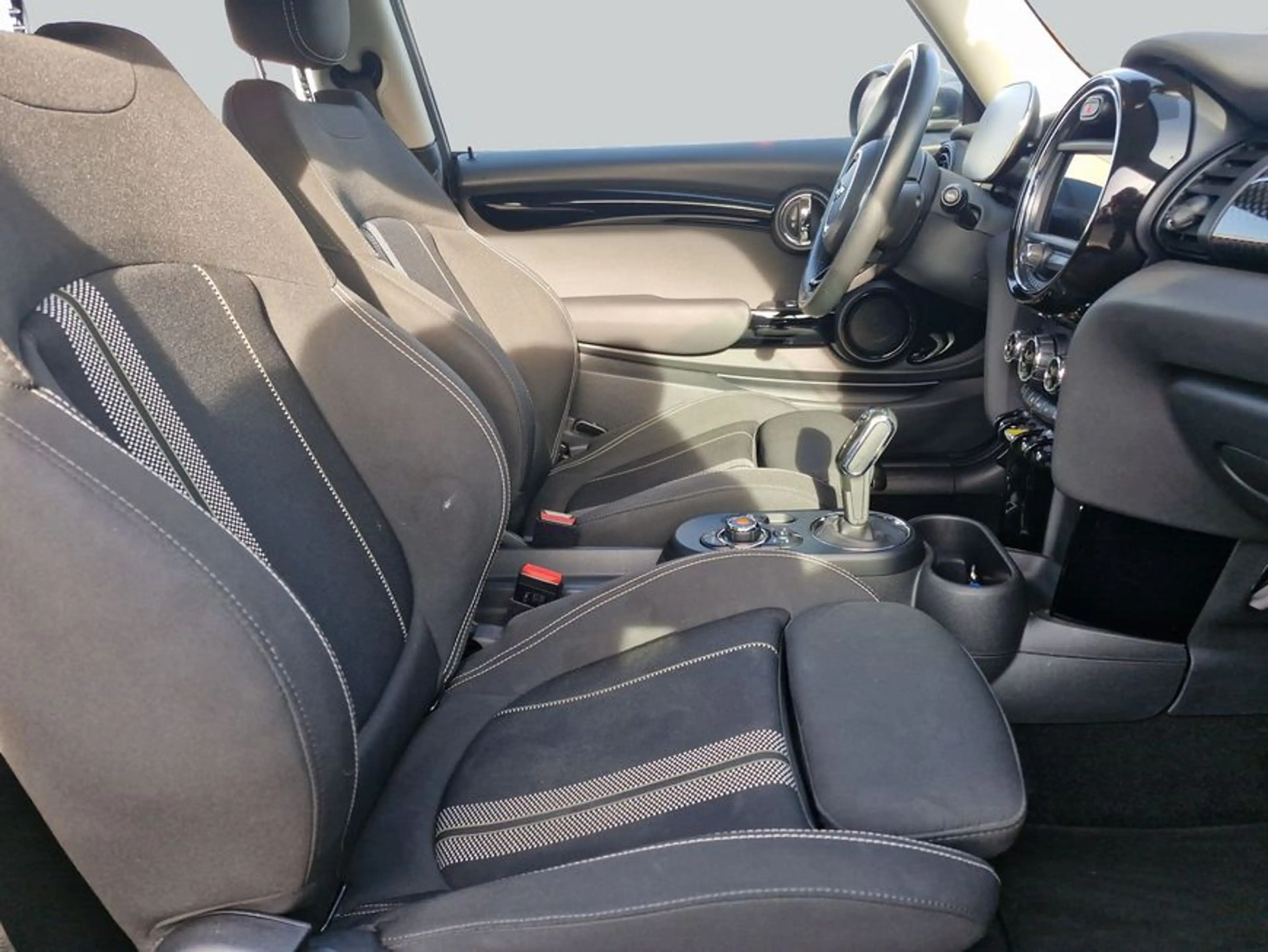MINI Cooper SE Cooper SE Trim S — photo 14