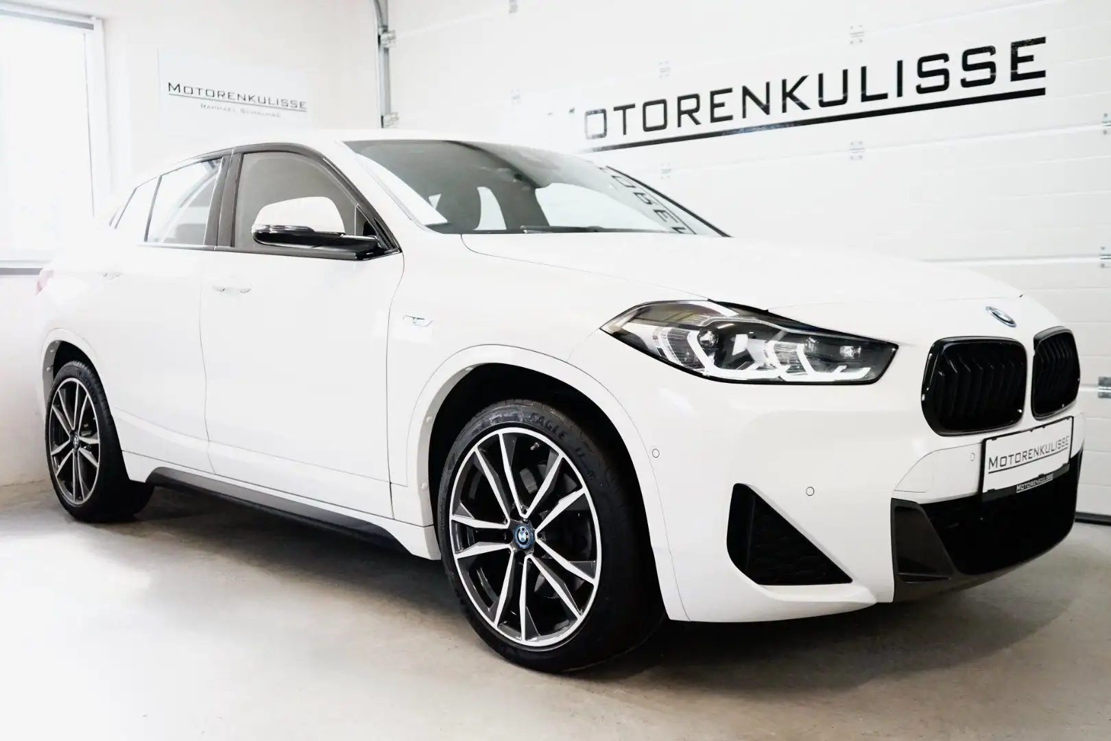 BMW X2 xDrive25e M Sport - Harman/K - RFK - Head-Up - 19" Weiß - 2