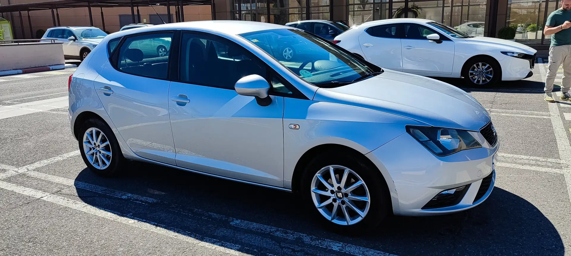 SEAT Ibiza Ibiza 1.2 TSI Style Style Plateado - 2