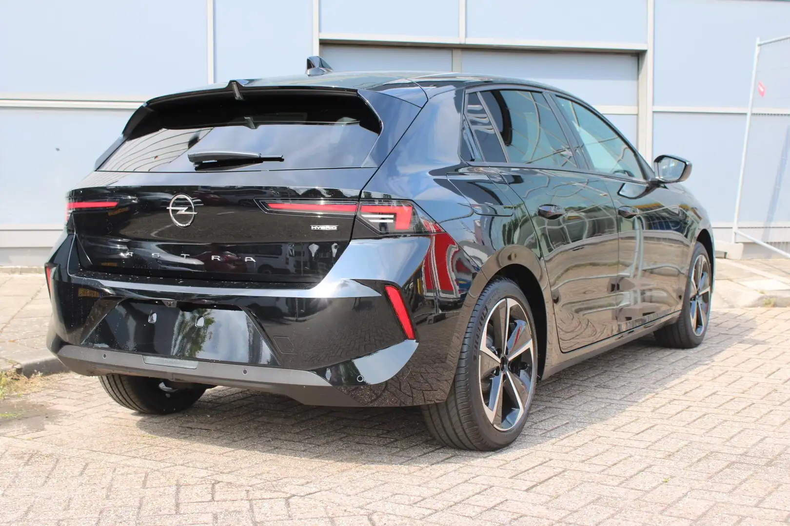 Opel Astra 1.6 Turbo 180pk PHEV Plug In Hybrid Bus. Editon | Zwart - 2
