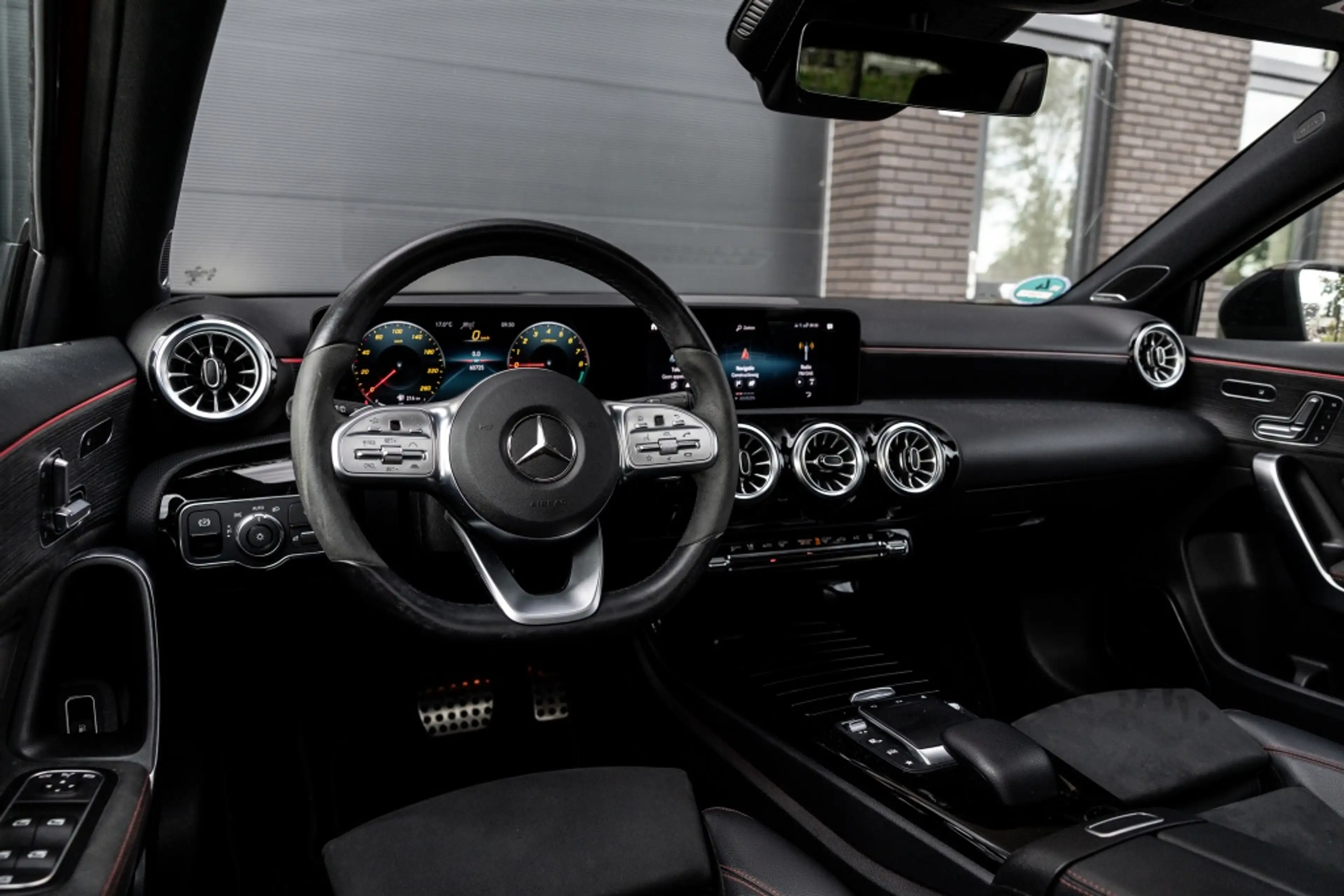 Mercedes-Benz A 250 e Premium Plus | Pano | Burmester | Memory | Multi — photo 17
