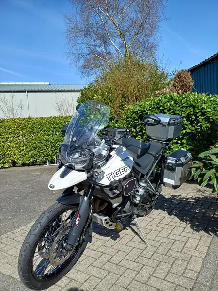 Triumph Tiger 800 - foto 2