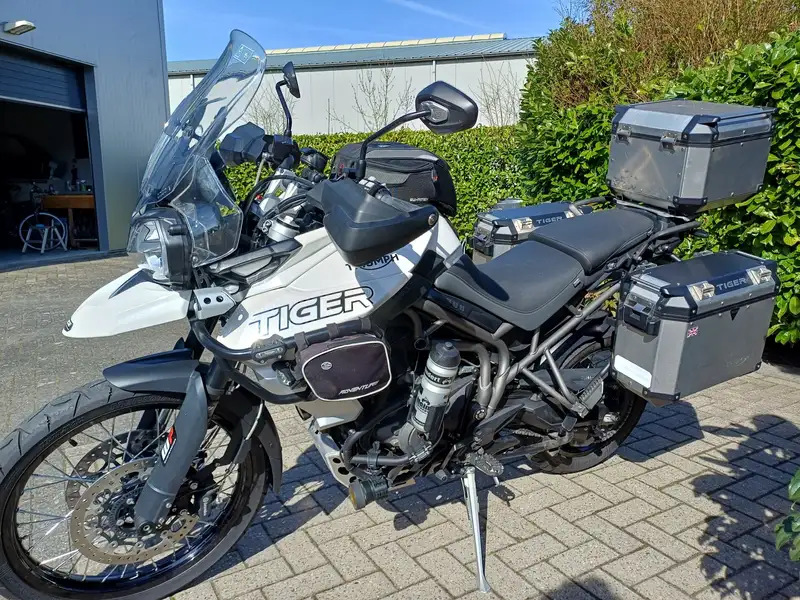 Triumph Tiger 800 - foto 3