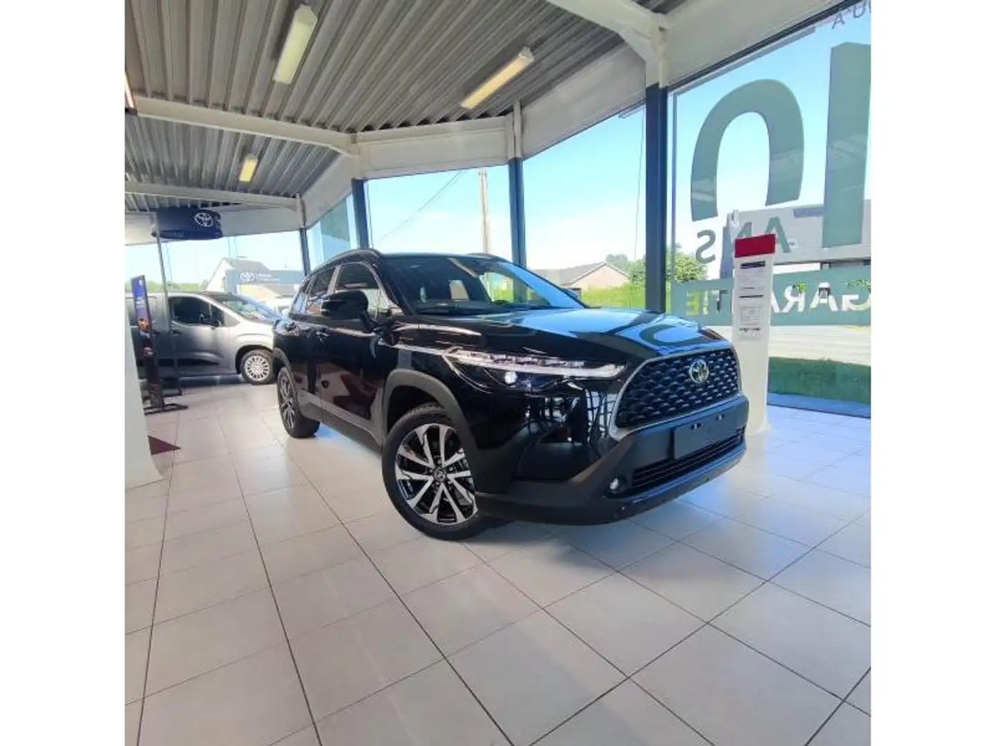 Toyota Corolla Cross Style+comfort pack neuve de st Noir - 2