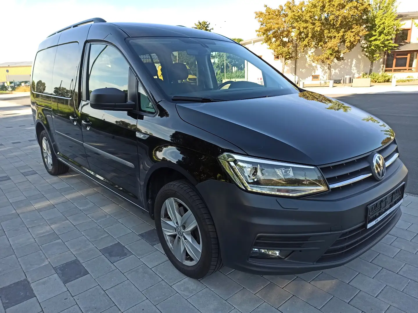 Volkswagen Caddy Maxi Comfortline NAVI XENON SHZG GRA PDC ALU 1. Hd Noir - 1