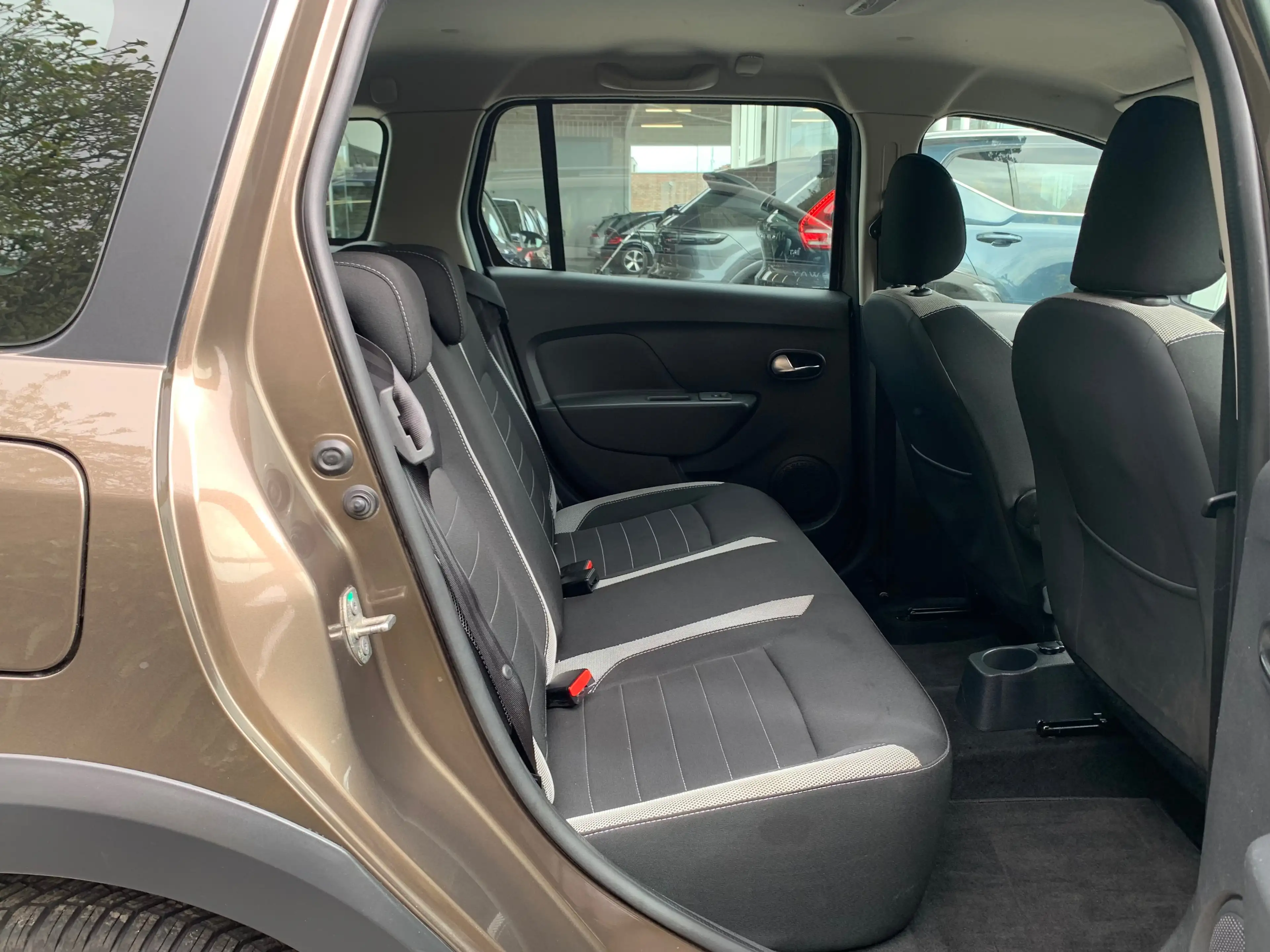 Dacia Logan STEPWAY PLUS / 1.5 dCi 90 CV / Gps / Airco / Camera / Cruise / — photo 11