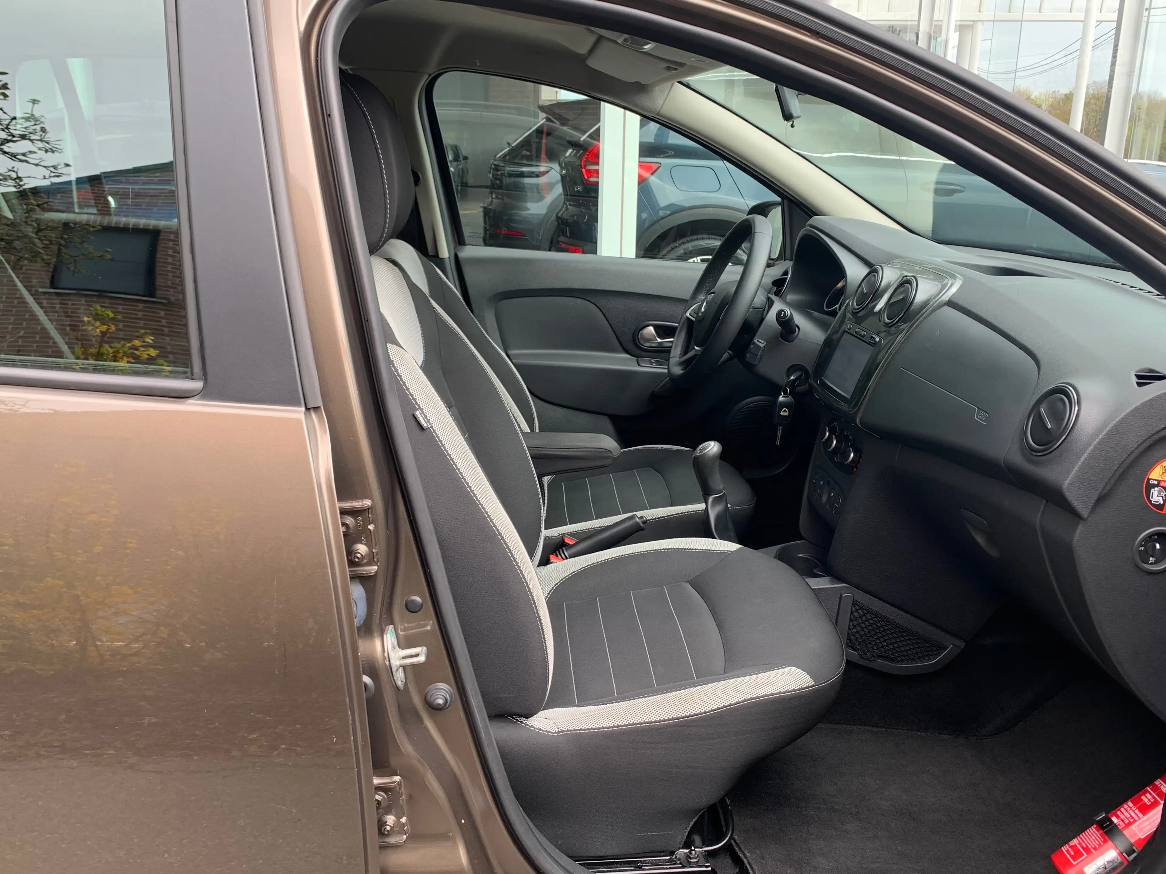 Dacia Logan STEPWAY PLUS / 1.5 dCi 90 CV / Gps / Airco / Camera / Cruise / — photo 13